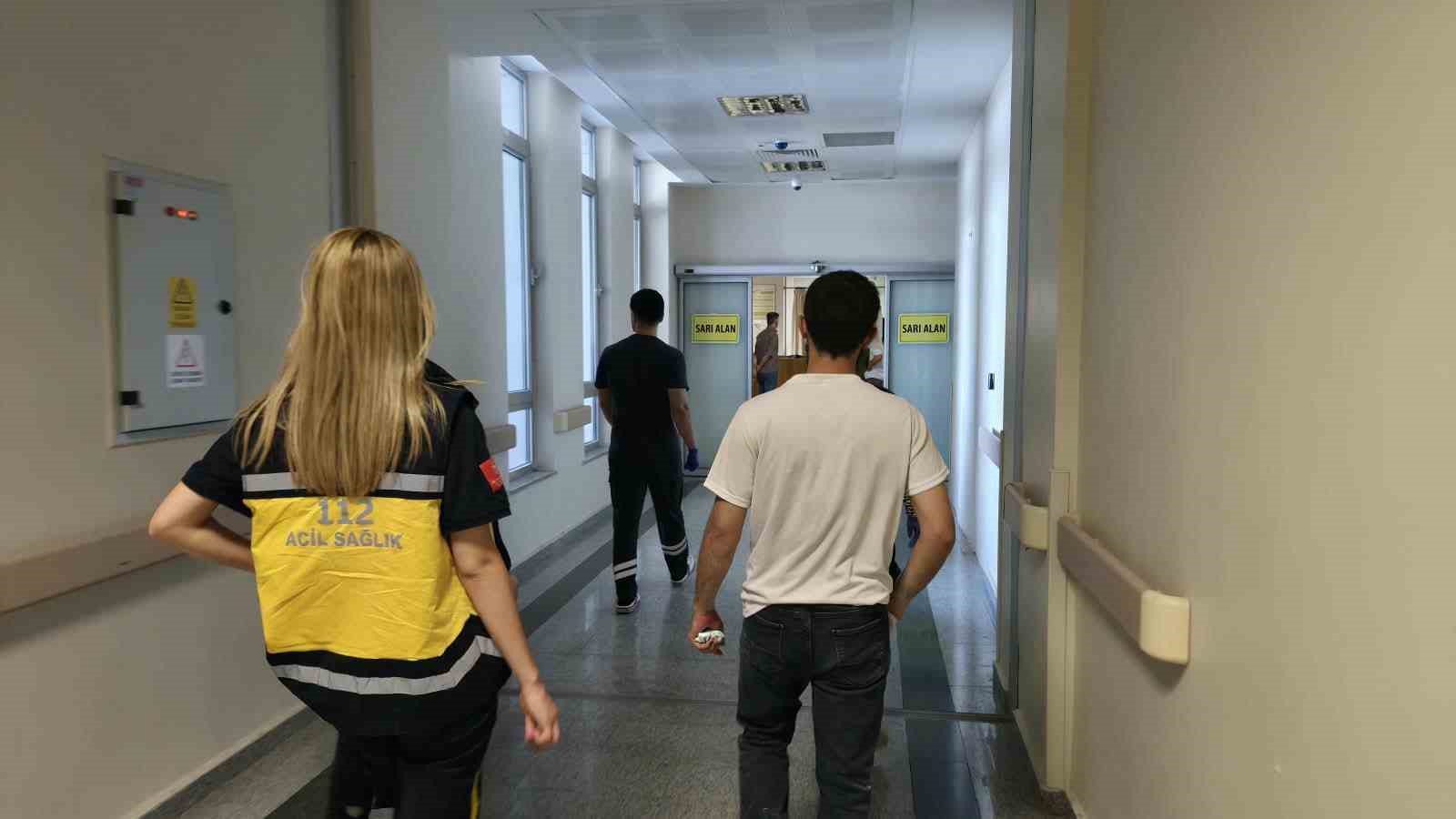 BAŞINA FAYANS DÜŞEN İŞÇİ YARALANDI