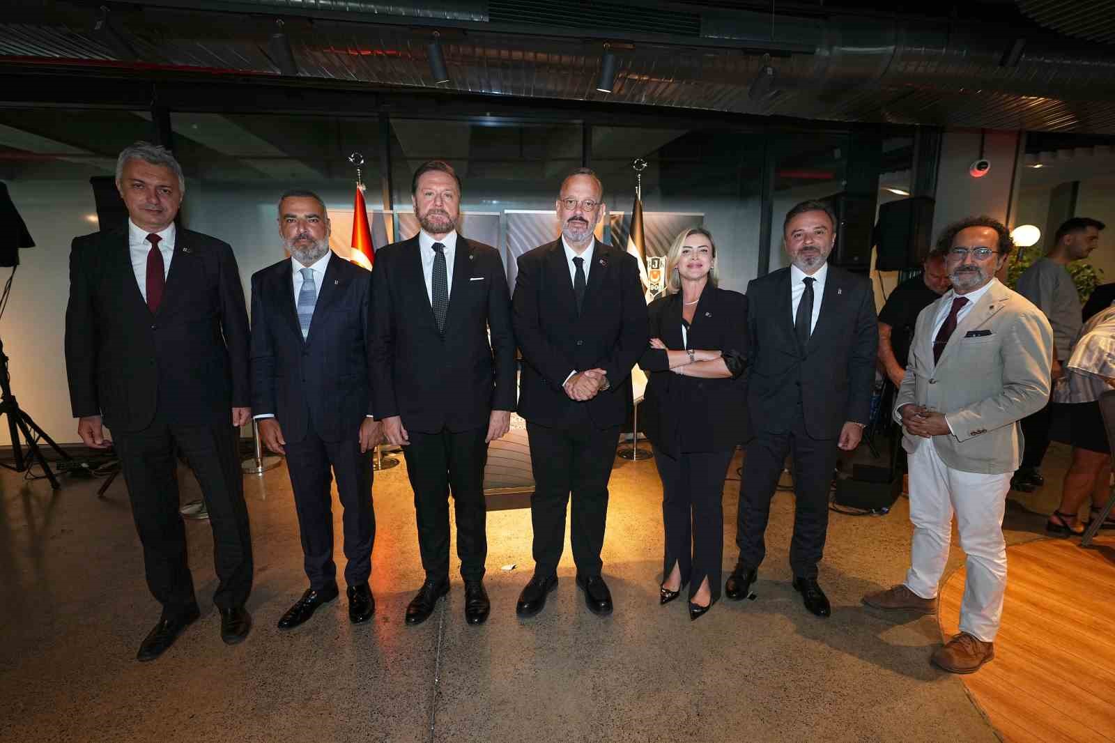 BEŞİKTAŞ YÖNETİM KURULU ÜYELERİ, BJK-KABATAŞ VAKFI OKULLARI’NIN ÖĞRETMENLERİNİ TÜPRAŞ STADYUMU’NDA AĞIRLADI