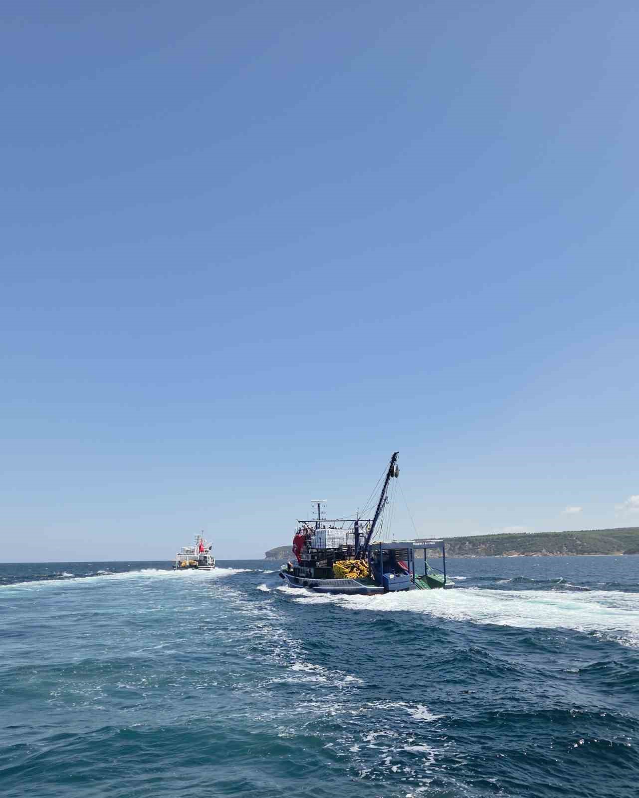 ÇANAKKALE’DE AV SEZONUNA HAZIR OLAN BALIKÇILAR ‘VİRA BİSMİLLAH’ DEDİ