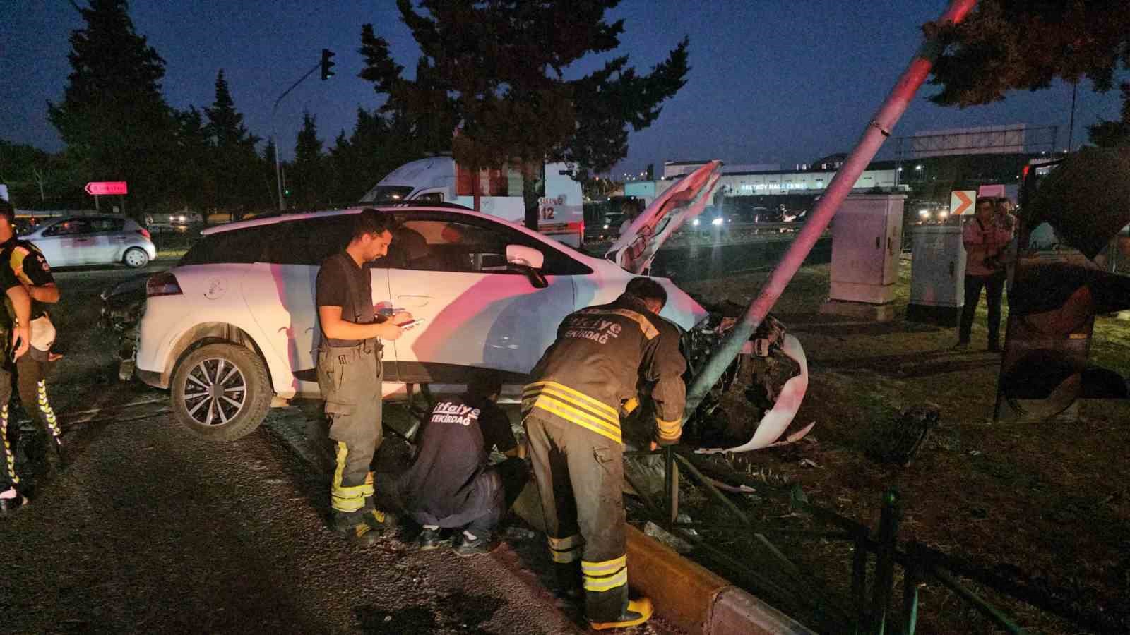 ÇERKEZKÖY’DE İKİ ARAÇ KAFA KAFAYA ÇARPIŞTI: 6 YARALI