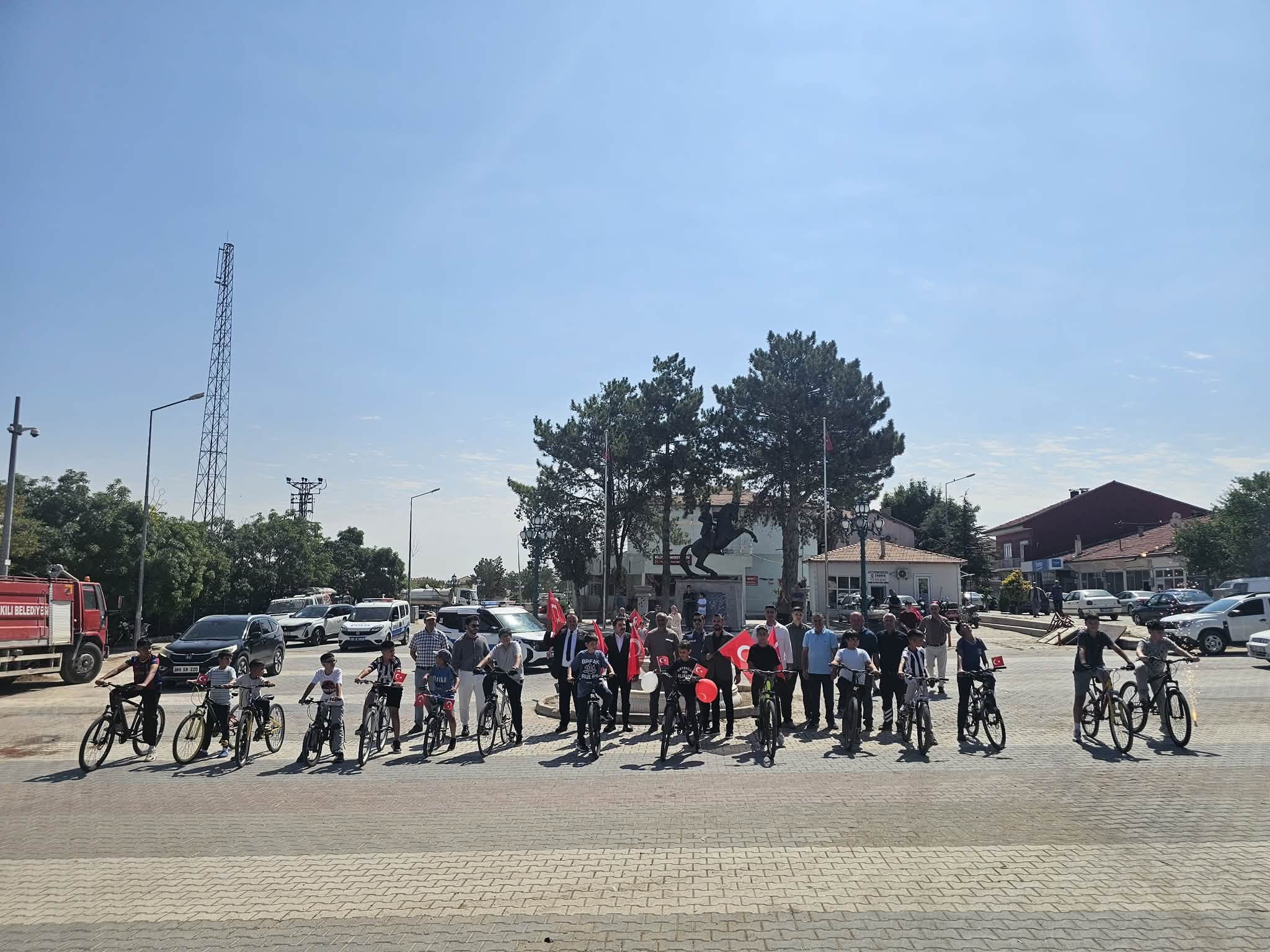 YENİFAKILIDA DÜZENLENEN BİSİKLET FESTİVALİ İLGİYLE İZLENDİ