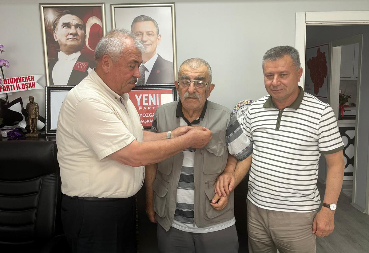 CHP'NİN YOZGAT'TAKİ YARIM ASIRLIK ÜYELERİ DE YENİ PARTİ'YE KATILDI