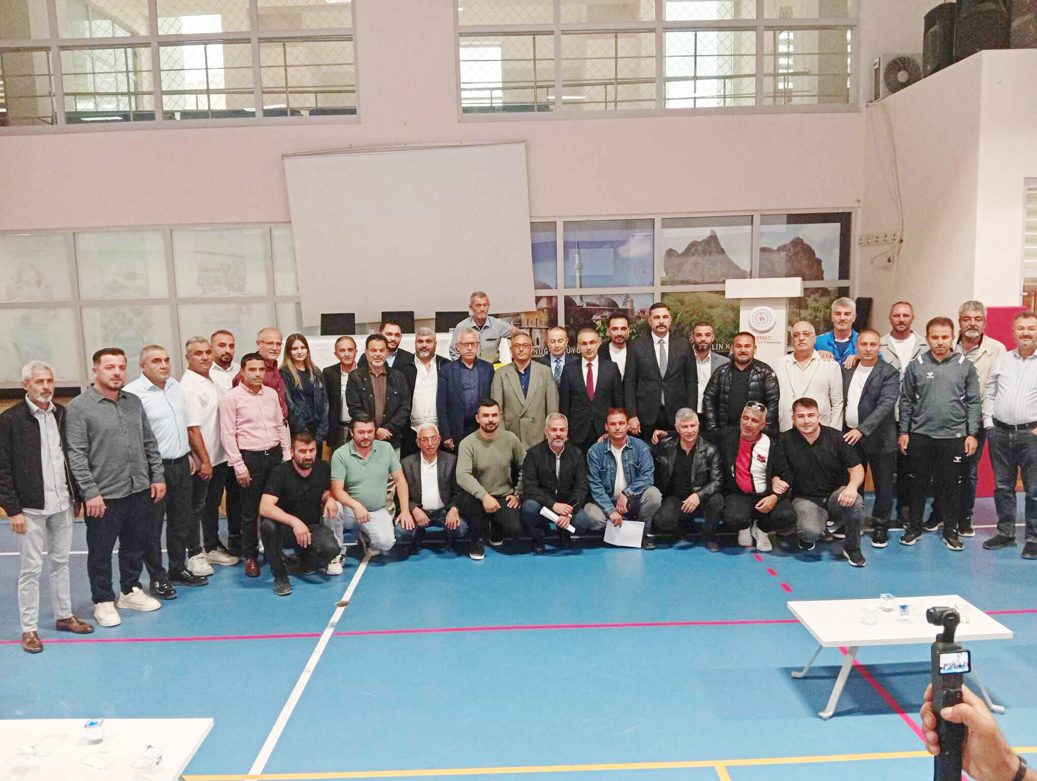 İSTANBUL’DAN GELİP BOZOKSPORA SAHİP ÇIKAN HEMŞEHRİMİZ KULÜP BAŞKANLIĞINA SEÇİLDİ..BOZOKSPORDA YÖNETİM KRİZİ SONA ERDİ