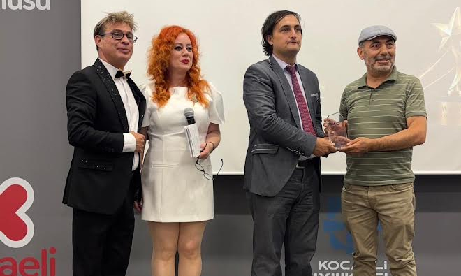 HEMŞEHRİMİZ GAZETECİ ERANIL’A MESLEK YAŞAM ONUR ÖDÜLÜ