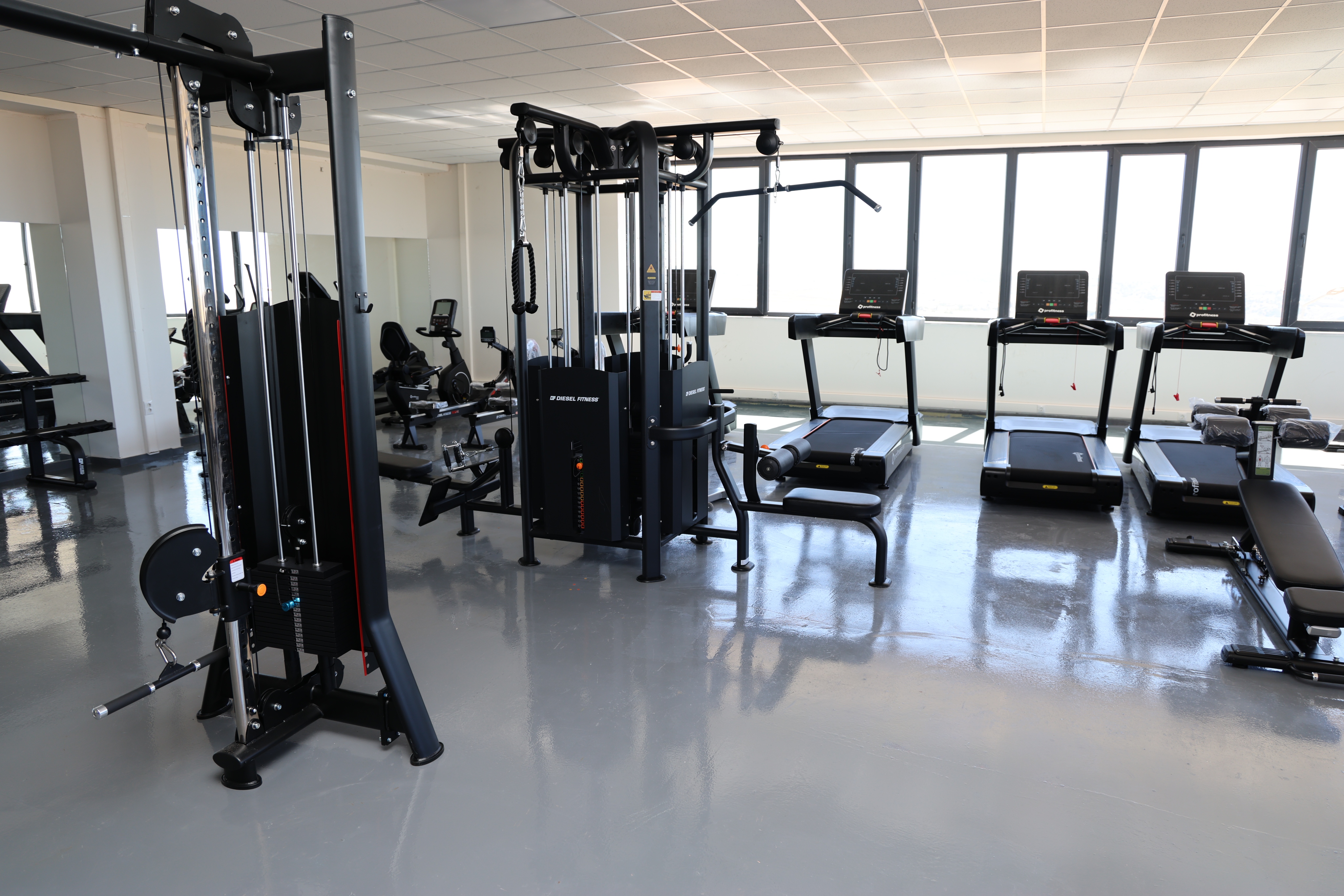 SPOR BİLİMLERİ FAKÜLTESİNİN VÜCUT GELİŞTİRME SALONU YENİLENDİ