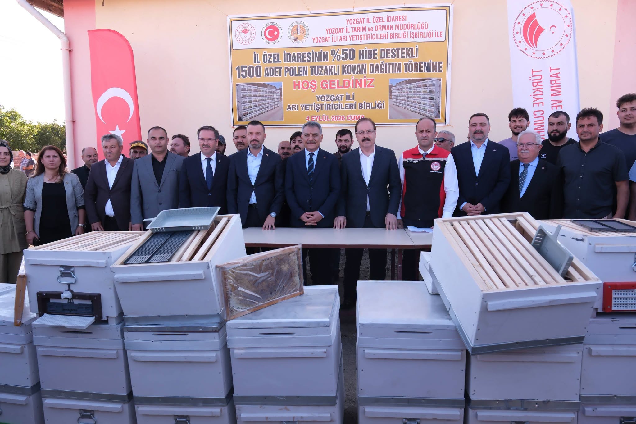 YOZGAT’TA  ARICILARA 1500 ADET POLEN TUZAKLI ARI KOVANI DAĞITIMI