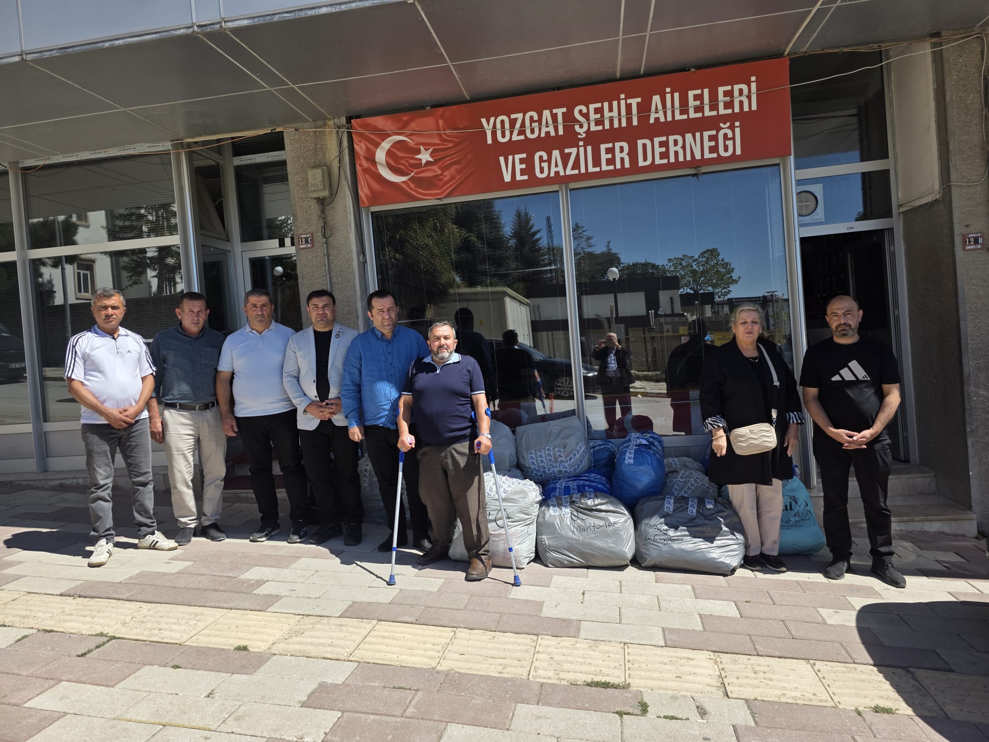 TEDB BAŞKANI HAYIRSEVER AKÇAM, FAKİR ÖĞRENCİLERİ YİNE UNUTMADI
