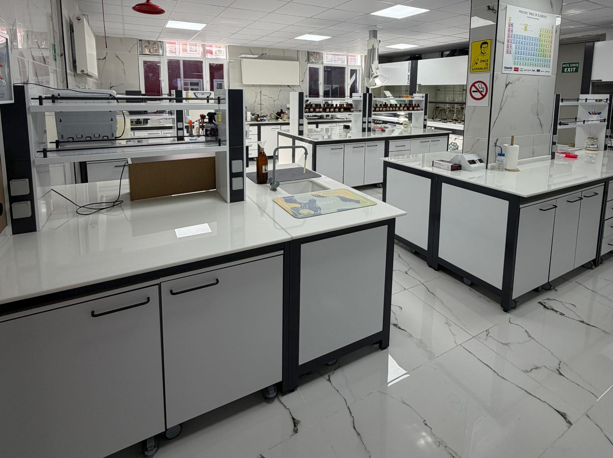 FEN EDEBİYAT FAKÜLTESİNİN ARAŞTIRMA LABORATUVARI GÜÇLENDİRİLDİ.