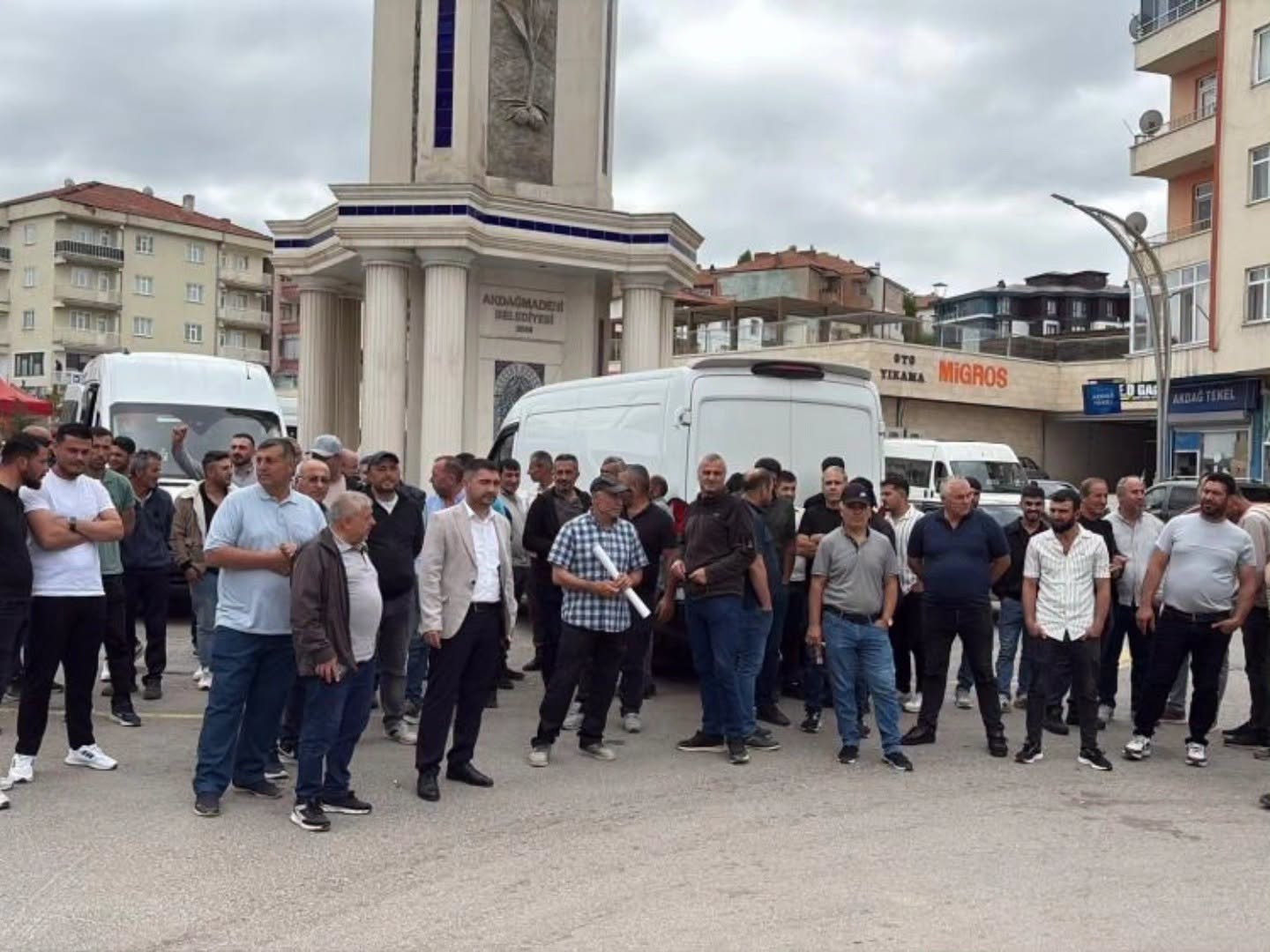 AKDAĞMADENİNDE 4 AYDIR MAAŞLARINI ALAMAYAN İŞÇİLER, MADEN OCAĞINDA ÜRETİMİ DURDURDU