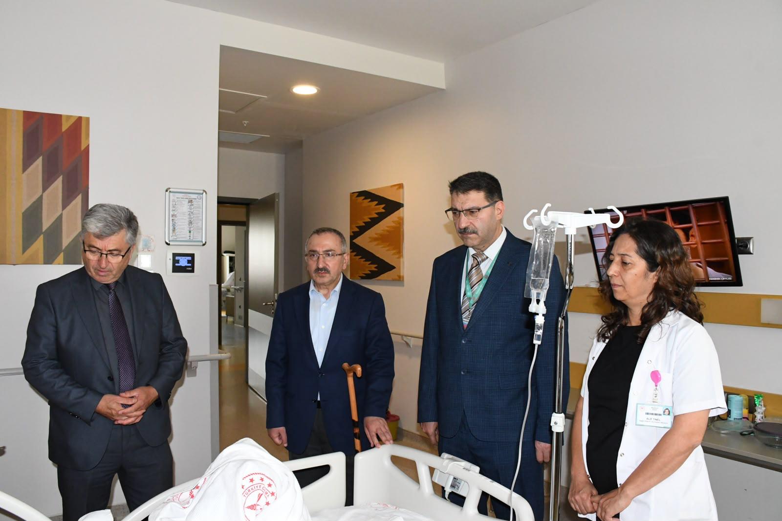 SAĞLIK MÜDÜRÜ KARAARSLAN’DAN ŞEHİR HASTANESİNE İNCELEME ZİYARETİ