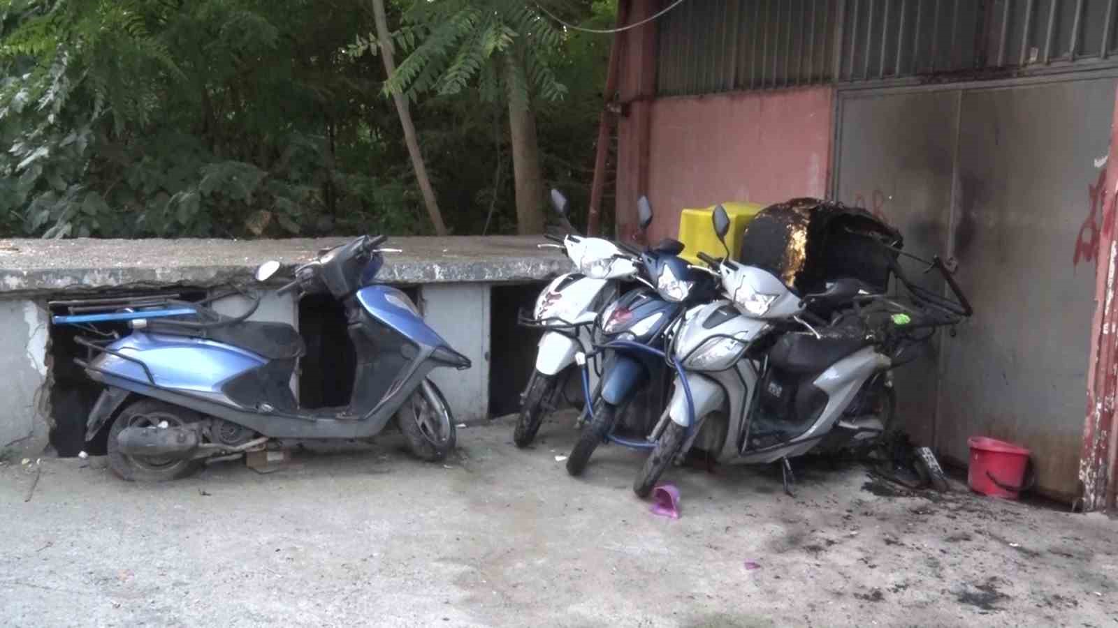 KADIKÖY’DE MOTOSİKLET KUNDAKLAMA İDDİASI: 4 MOTOSİKLET KULLANILAMAZ HALE GELDİ