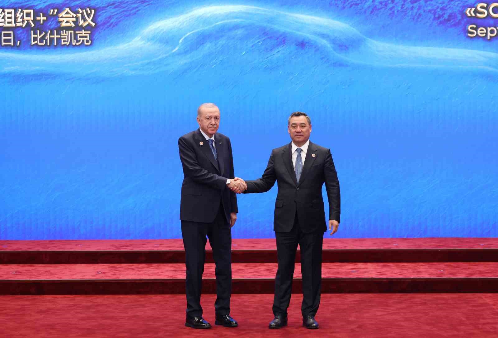CUMHURBAŞKANI ERDOĞAN, ŞİÖ+ FORMATLI ZİRVEYE KATILMAK ÜZERE IRIS ORDO KONGRE MERKEZİNDE