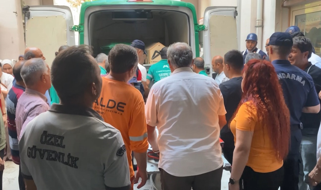 FERİBOT FACİASINDA HAYATINI KAYBEDEN UZMAN ÇAVUŞUN NAAŞI MERSİN’E GETİRİLDİ