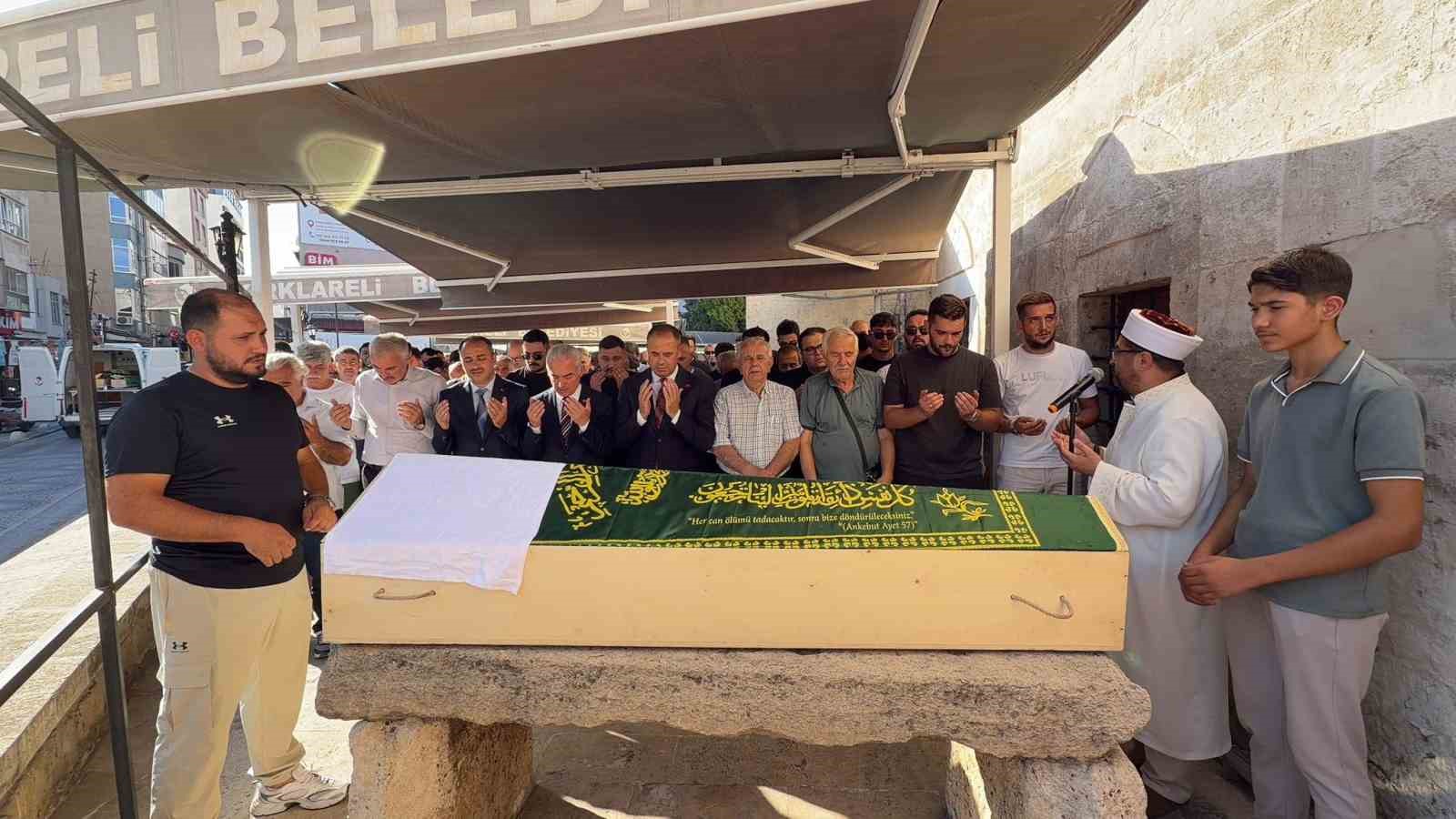 EVİNİN BALKONUNDAN DÜŞEN GÖRME ENGELLİ ADAM SON YOLCULUĞUNA UĞURLANDI