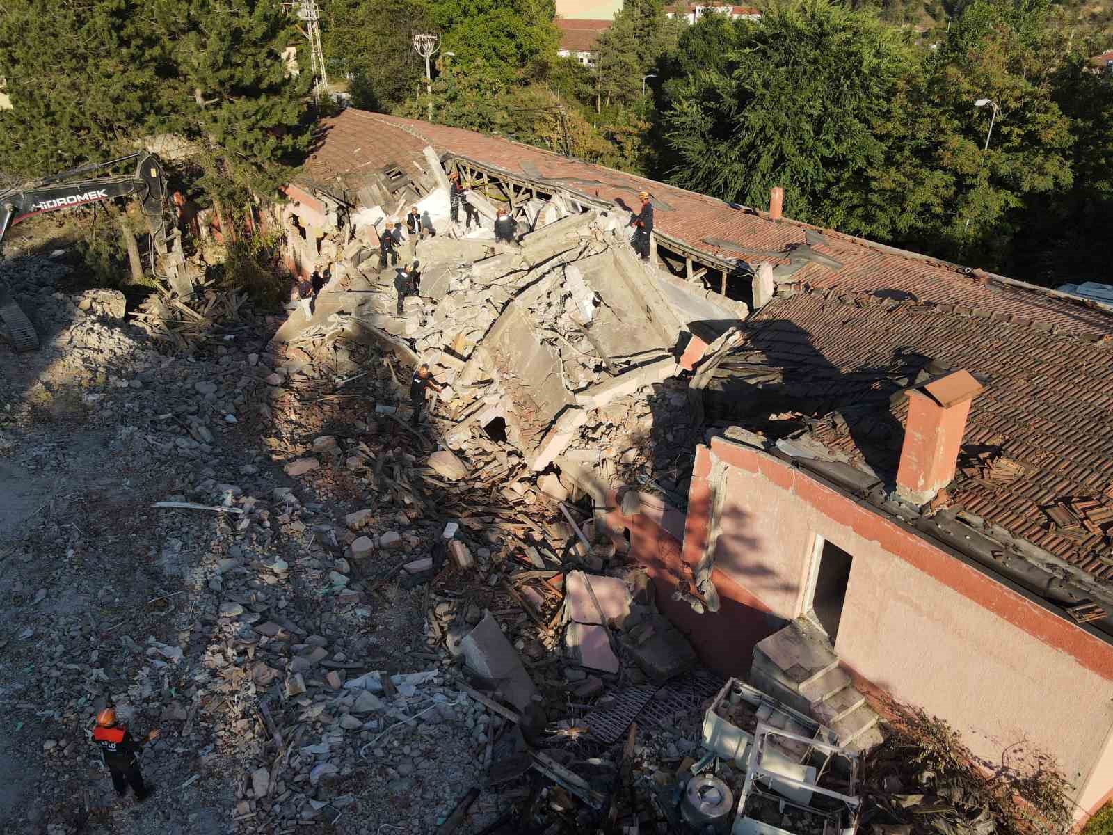 "HABERSİZ" BİNA ÇÖKMESİ TATBİKATI GERÇEĞİ ARATMADI: EKİPLER SEFERBER OLDU