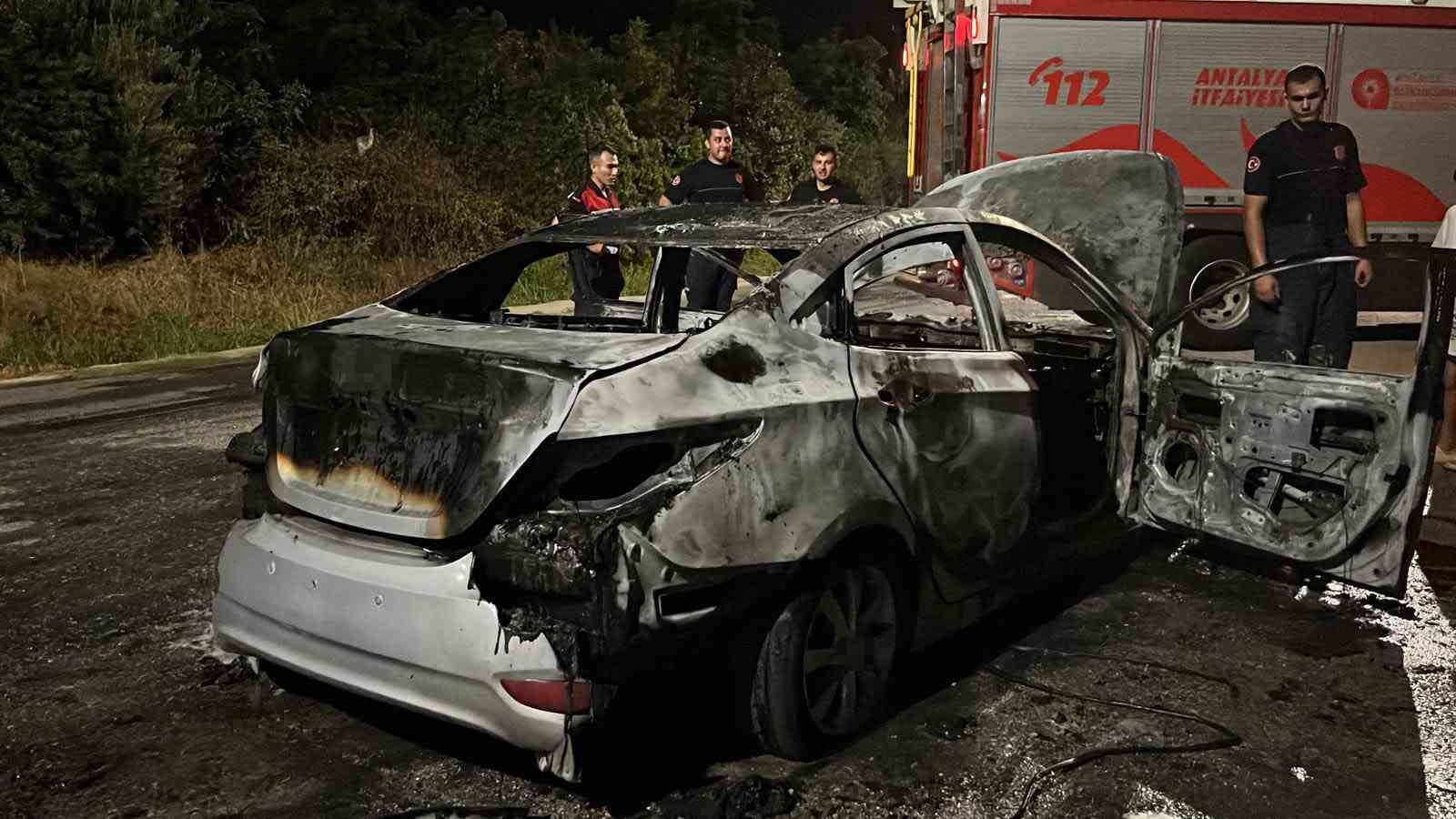 ALANYA’DA SEYİR HALİNDEKİ OTOMOBİL ALEVLERE TESLİM OLDU