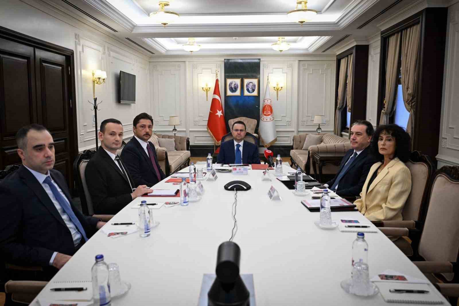ADALET BAKANI GÜRLEK, YUNANİSTAN’DAN "BAYĞARALARIN" LİDERİNİ İSTEDİ