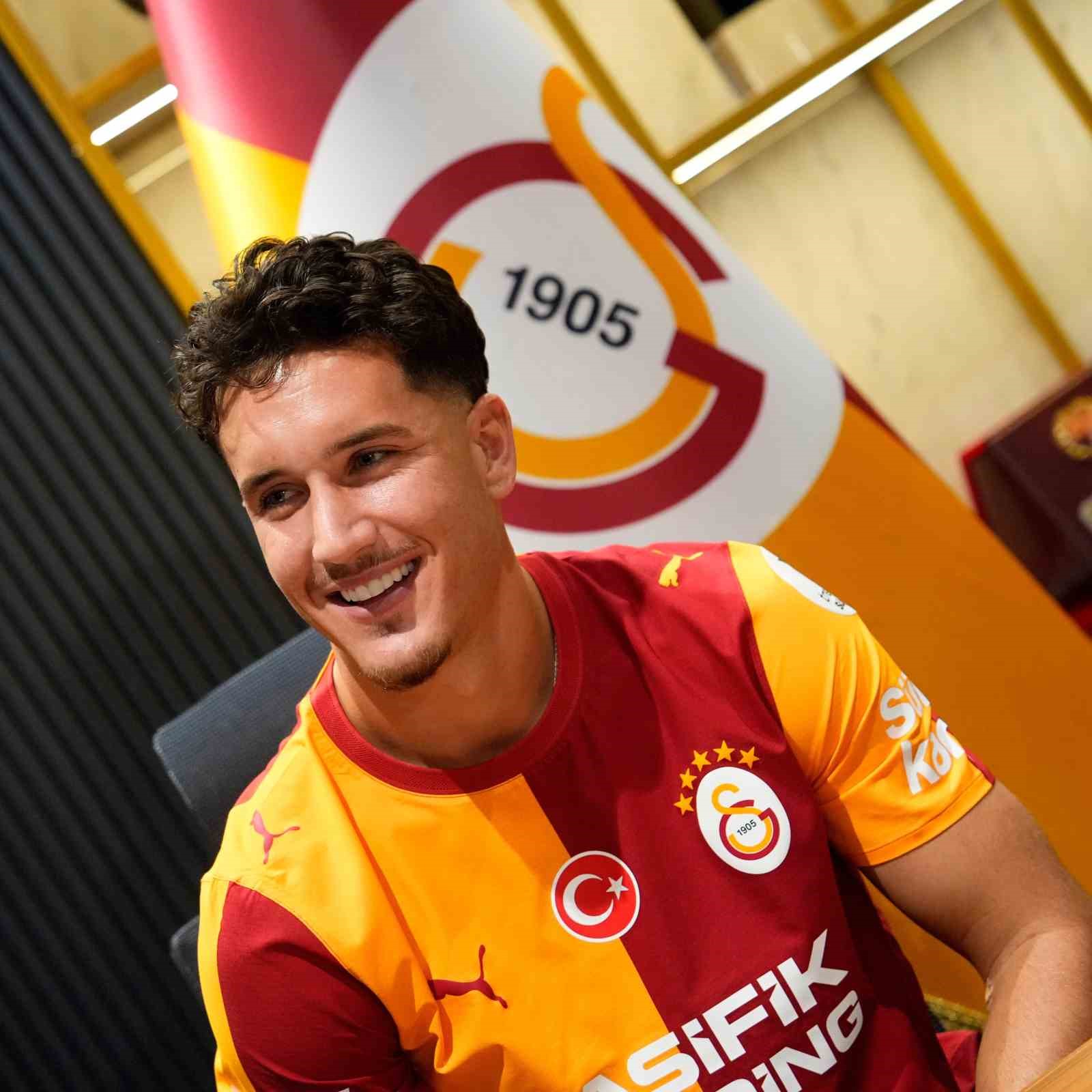 DENİZ GÜL: "ÇOCUKLUK HAYALİM GERÇEKLEŞTİ"