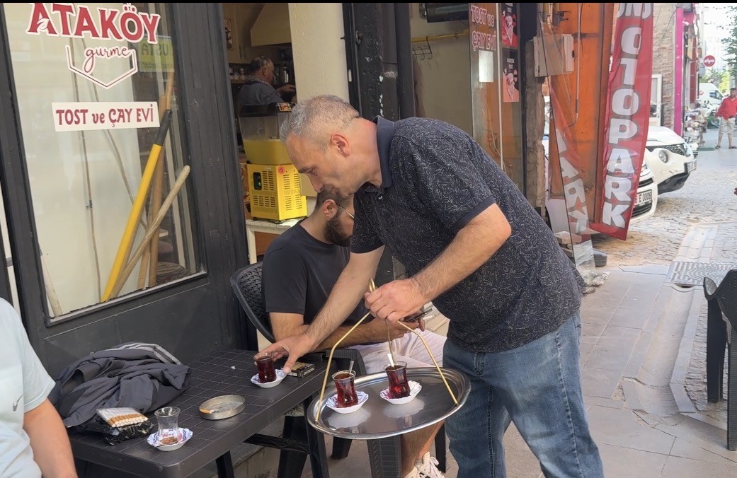 DIŞLANMA İDDİASINI REDDEDEN ÇAY OCAĞI ÇALIŞANI, "HERKESE KAPIMIZ AÇIK"