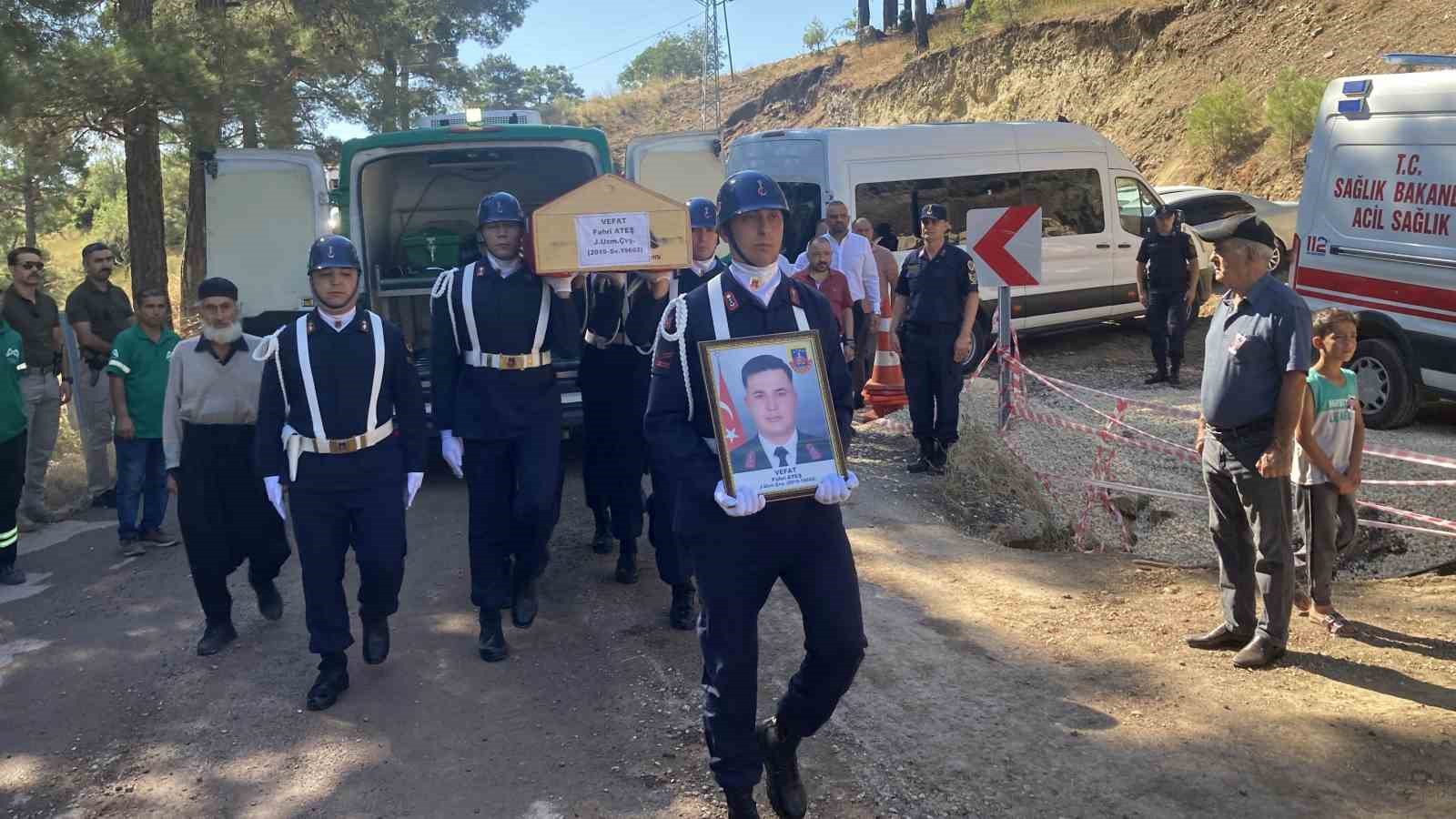 FERİBOT FACİASINDA HAYATINI KAYBEDEN UZMAN ÇAVUŞ SON YOLCULUĞUNA UĞURLANDI