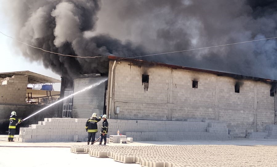 GAZİANTEP’TE ATIK YAĞ TESİSİNDE YANGIN: EKİPLERİN MÜDAHALESİ SÜRÜYOR