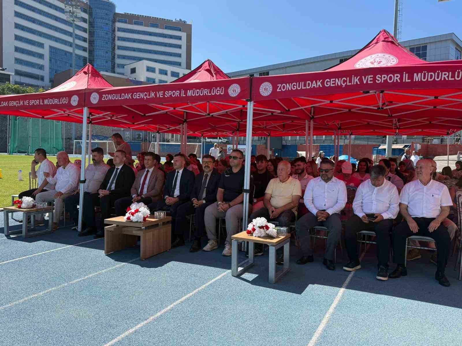 ZONGULDAK’TA GSB GENÇLİK YAZ KULÜBÜ KAPANIŞ ŞENLİĞİ DÜZENLENDİ