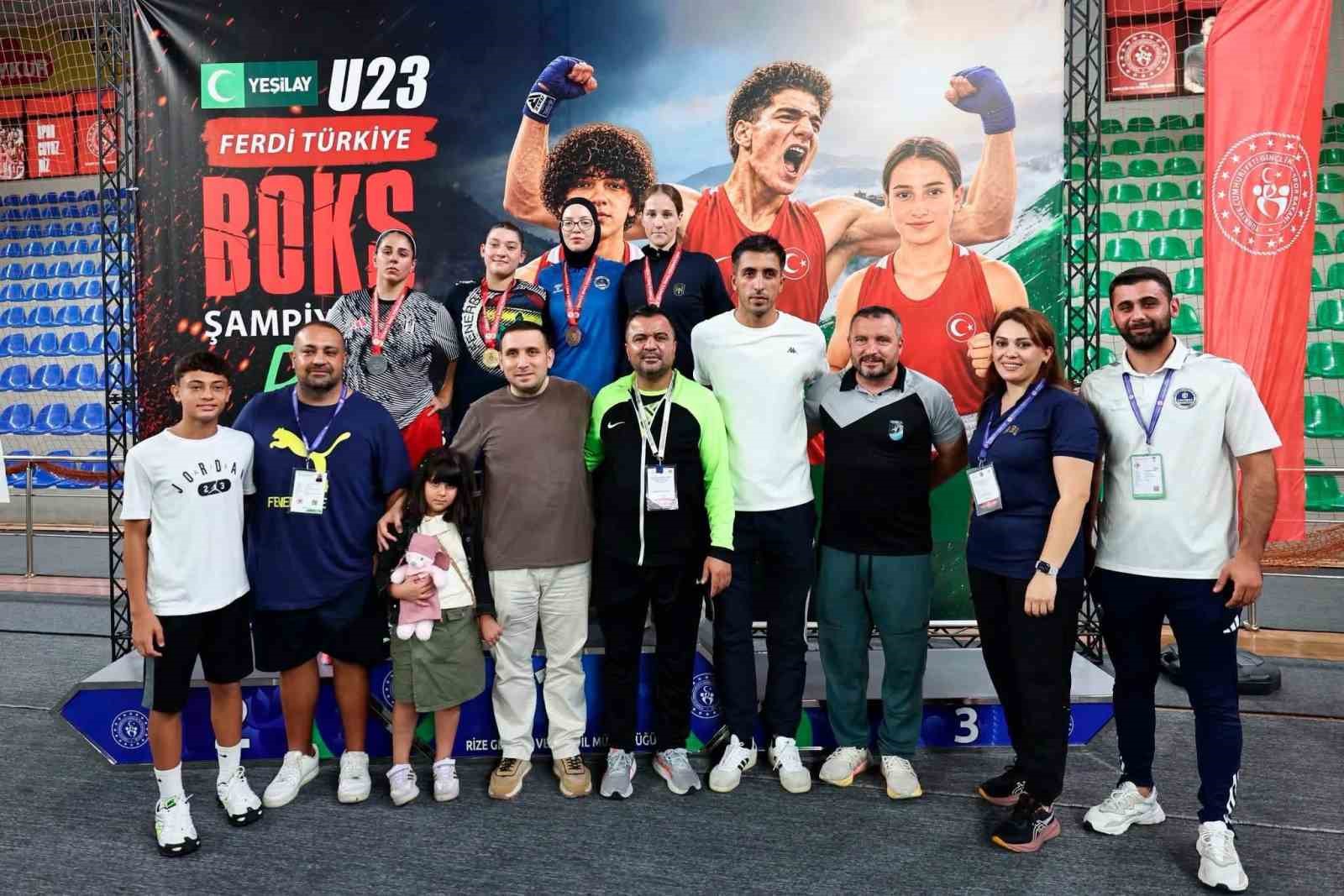 KAĞITSPOR’UN GENÇLERİ TÜRKİYE VE AVRUPA’DA PARLADI