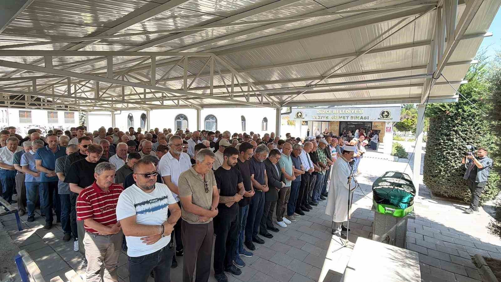 DÜZCELİ GAZETECİNİN ANNESİ SON YOLCULUĞUNA UĞURLANDI