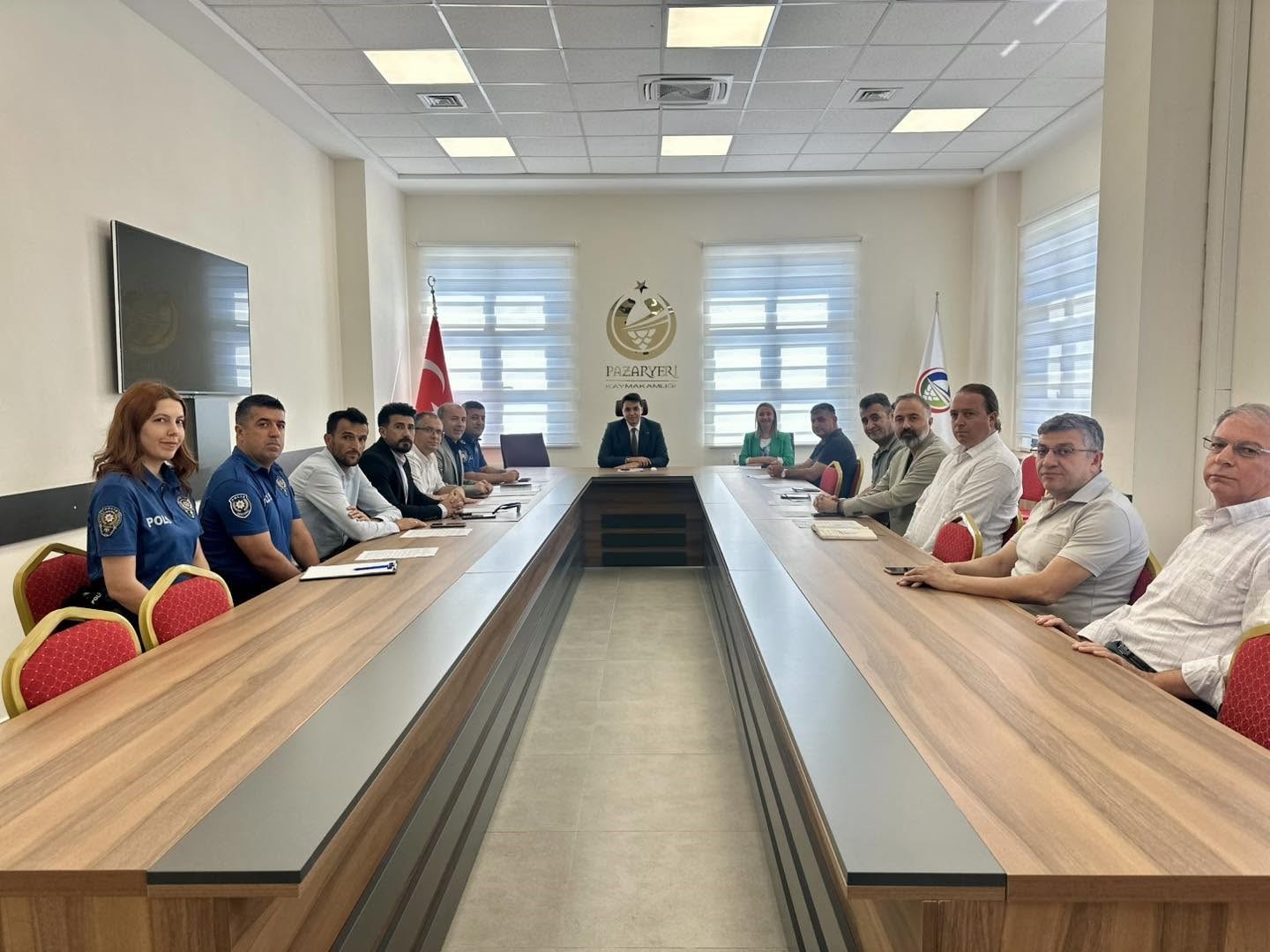 PAZARYERİ’NDE OKUL GÜVENLİĞİ TEDBİRLERİ TOPLANTISI YAPILDI