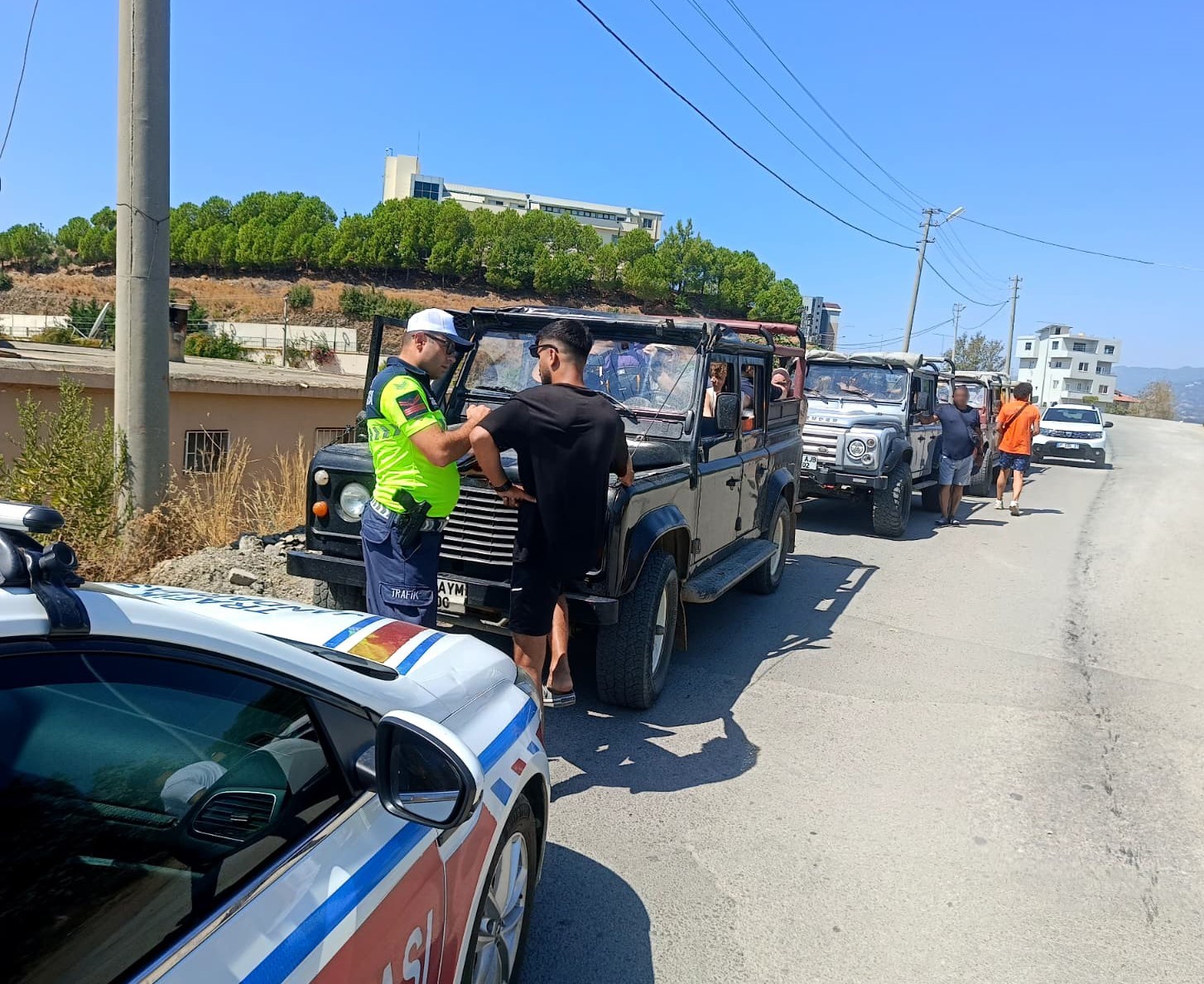 ALANYA’DA SAFARİ ARAÇLARINA DENETİM: 5 ARACA 233 BİN TL CEZA