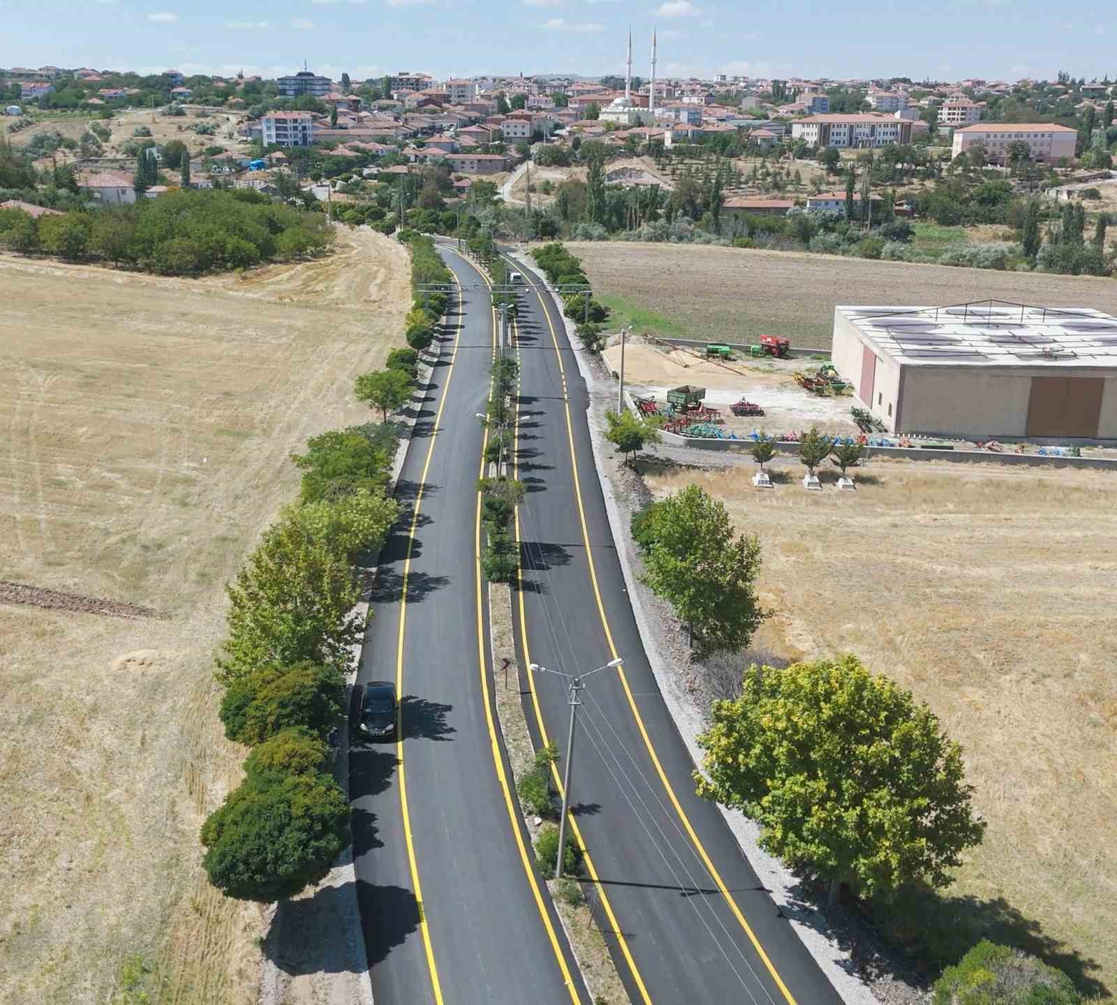 AKSARAY’DA KÖY YOLLARI ASFALTLANIYOR