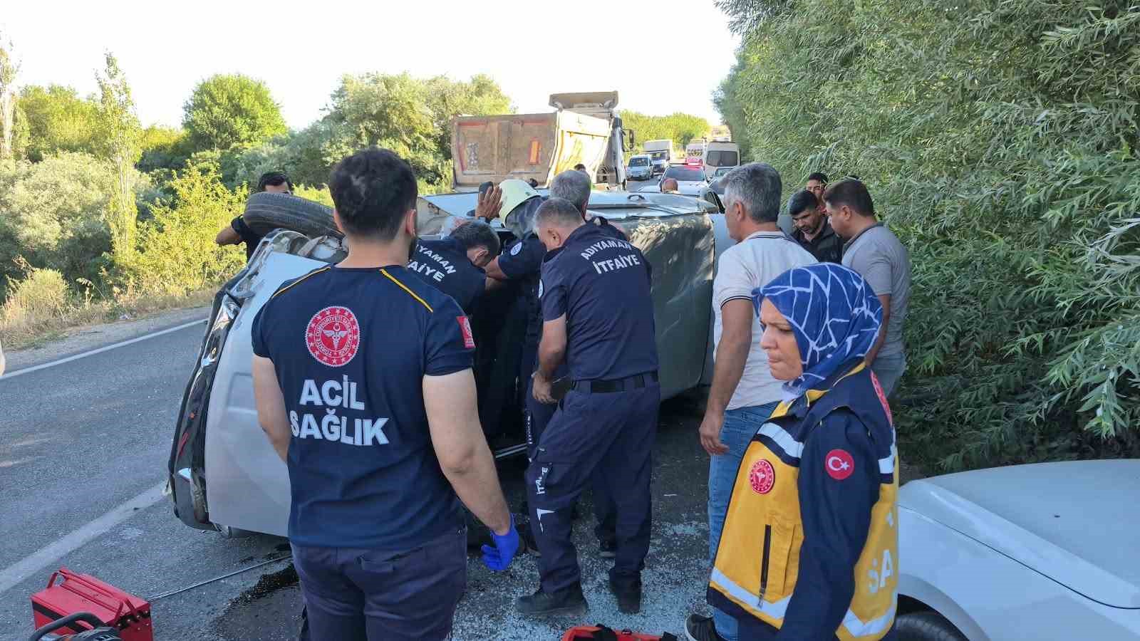 İKİ OTOMOBİL ÇARPIŞTI: 2 YARALI