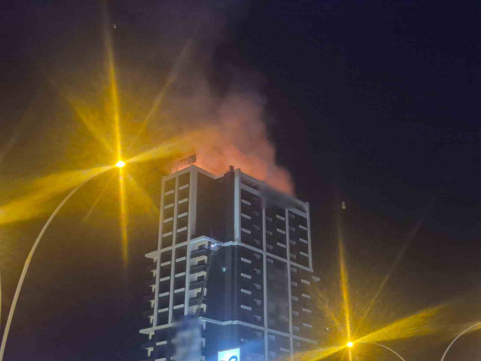 ANKARA’DA BİNANIN ÇATISINDA ÇIKAN YANGIN SÖNDÜRÜLDÜ