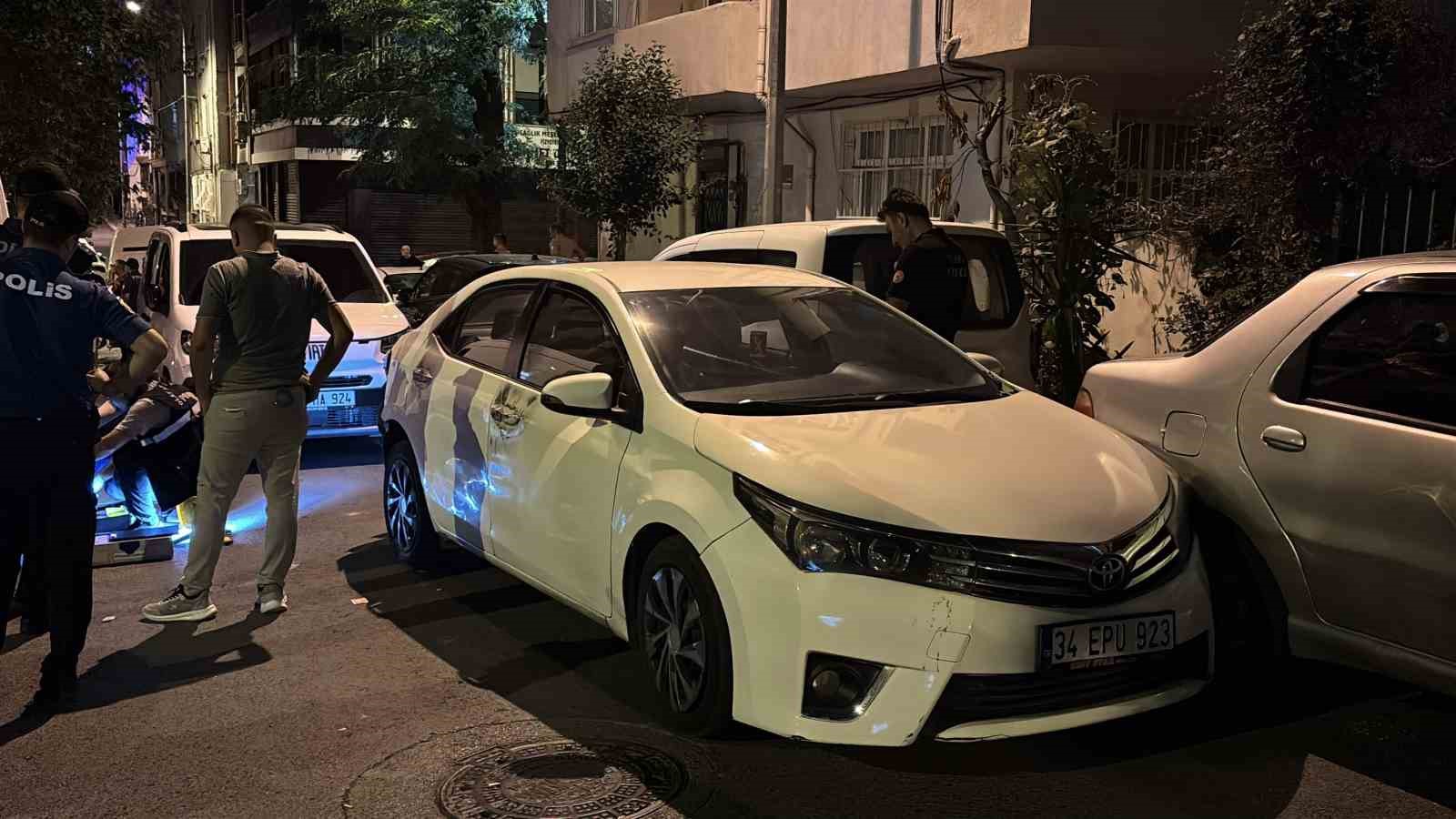 BAYRAMPAŞA’DA POLİSİN ’DUR’ İHTARINA UYMAYAN OTOMOBİL SÜRÜCÜSÜ PARK HALİNDEKİ ARAÇLARA ÇARPTI: 1 GÖZALTI
