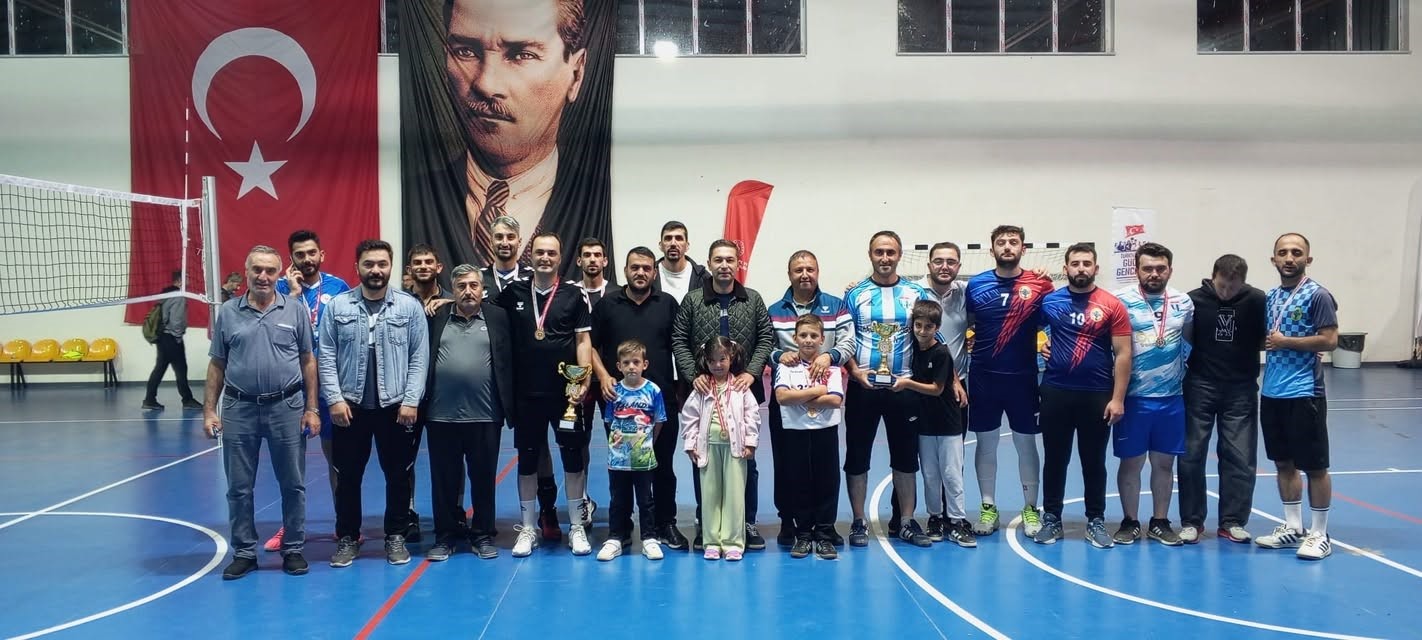 AYDINTEPE’DE 30 AĞUSTOS ZAFER KUPASI’NIN ŞAMPİYONU YAKUTİYE GENÇLİK OLDU