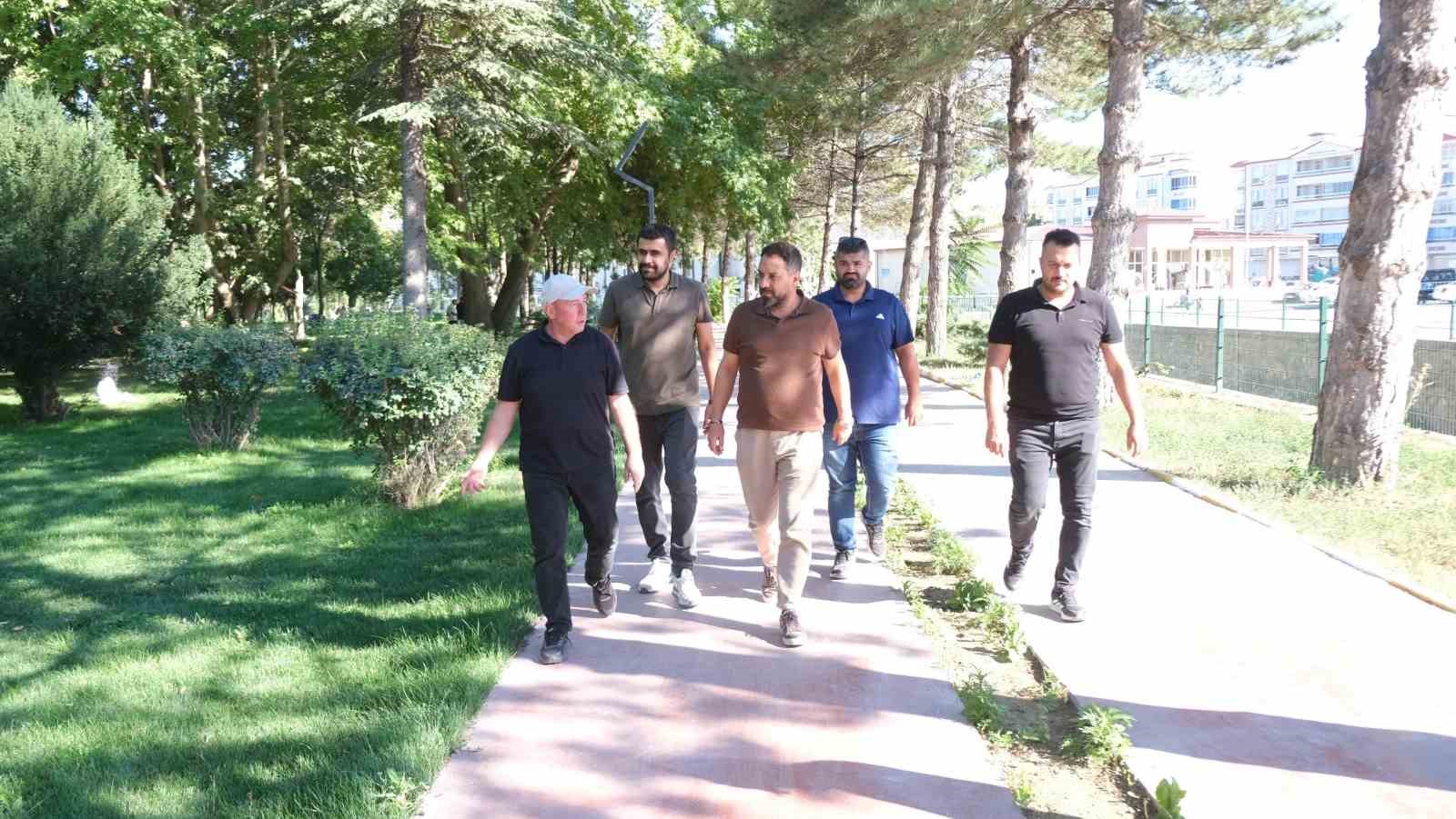 BAŞKAN EKİNCİ SAHADAKİ ÇALIŞMALARI İNCELEDİ: "DAHA İYİSİNİ YAPMAK İÇİN ÇALIŞIYORUZ"
