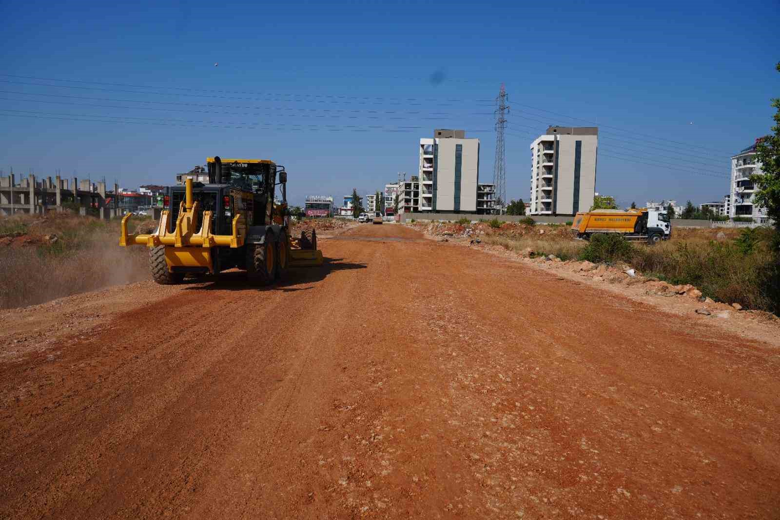BARAJ MAHALLESİ’NDE YOL ÇALIŞMALARI HIZ KESMİYOR