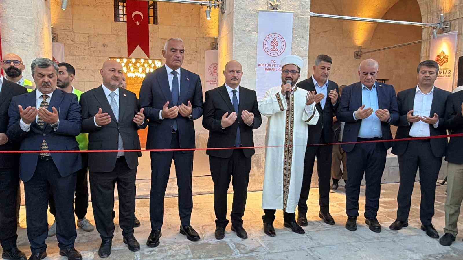 DEPREMDE HASAR GÖREN TARİHİ MUSALLA CAMİİ YENİDEN İBADETE AÇILDI