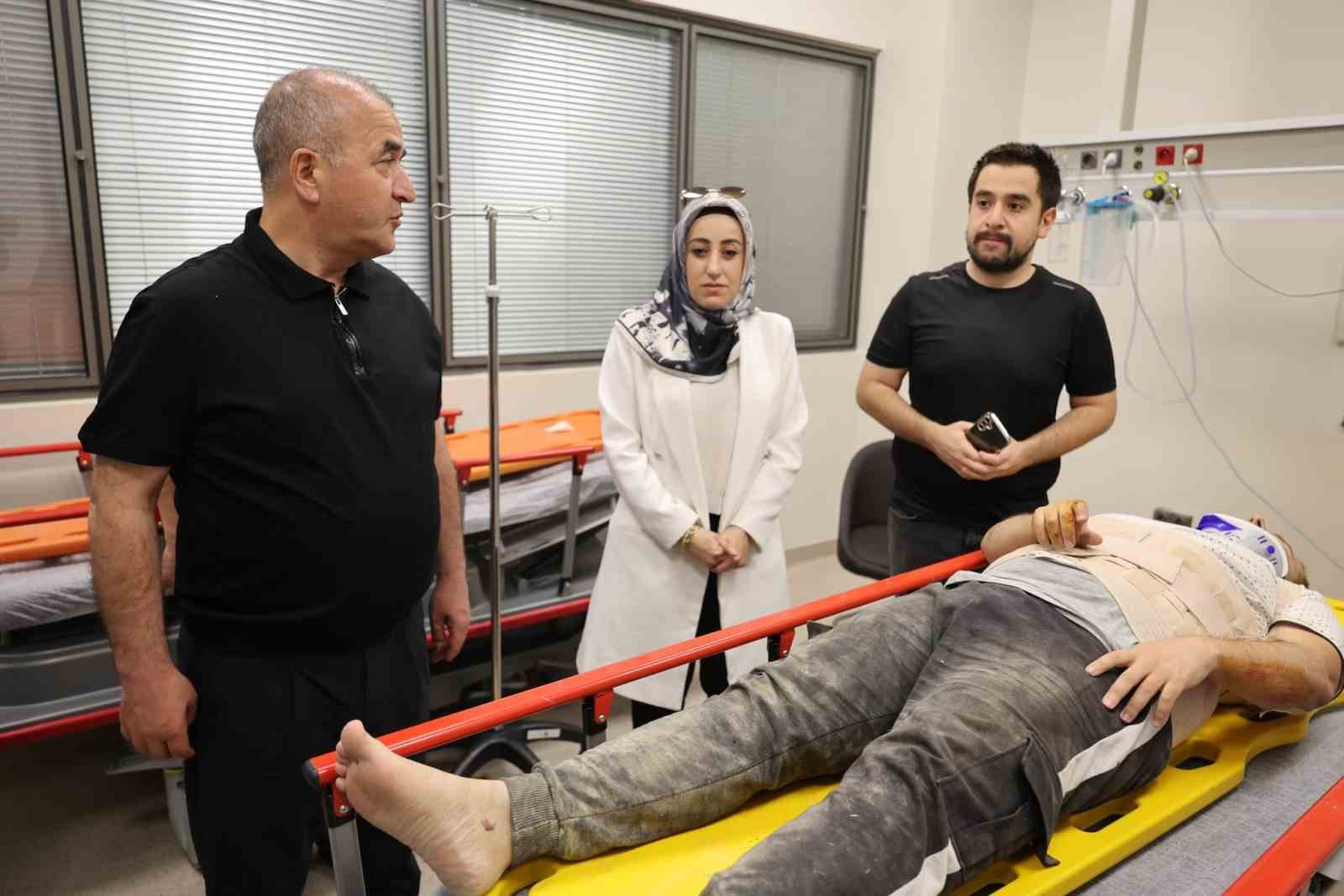 VALİ HATİPOĞLU HASTANEDEKİ YARALILARI ZİYARET ETTİ