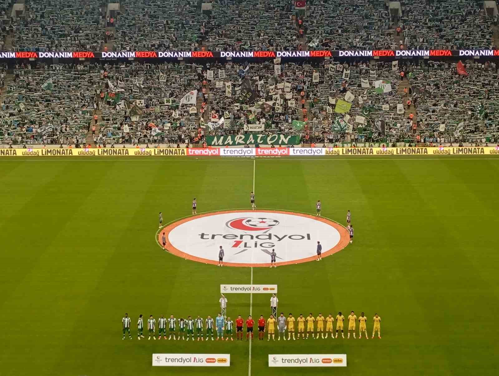 BURSASPOR, İSTANBULSPOR’U 4-0 MAĞLUP ETTİ