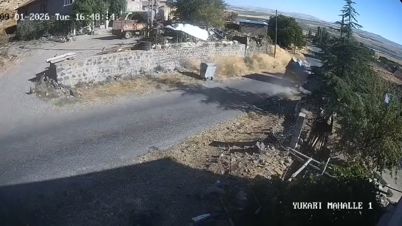 TRAKTÖR KAZASINDA AĞIR YARALANAN 75 YAŞINDAKİ KADIN HAYATINI KAYBETTİ