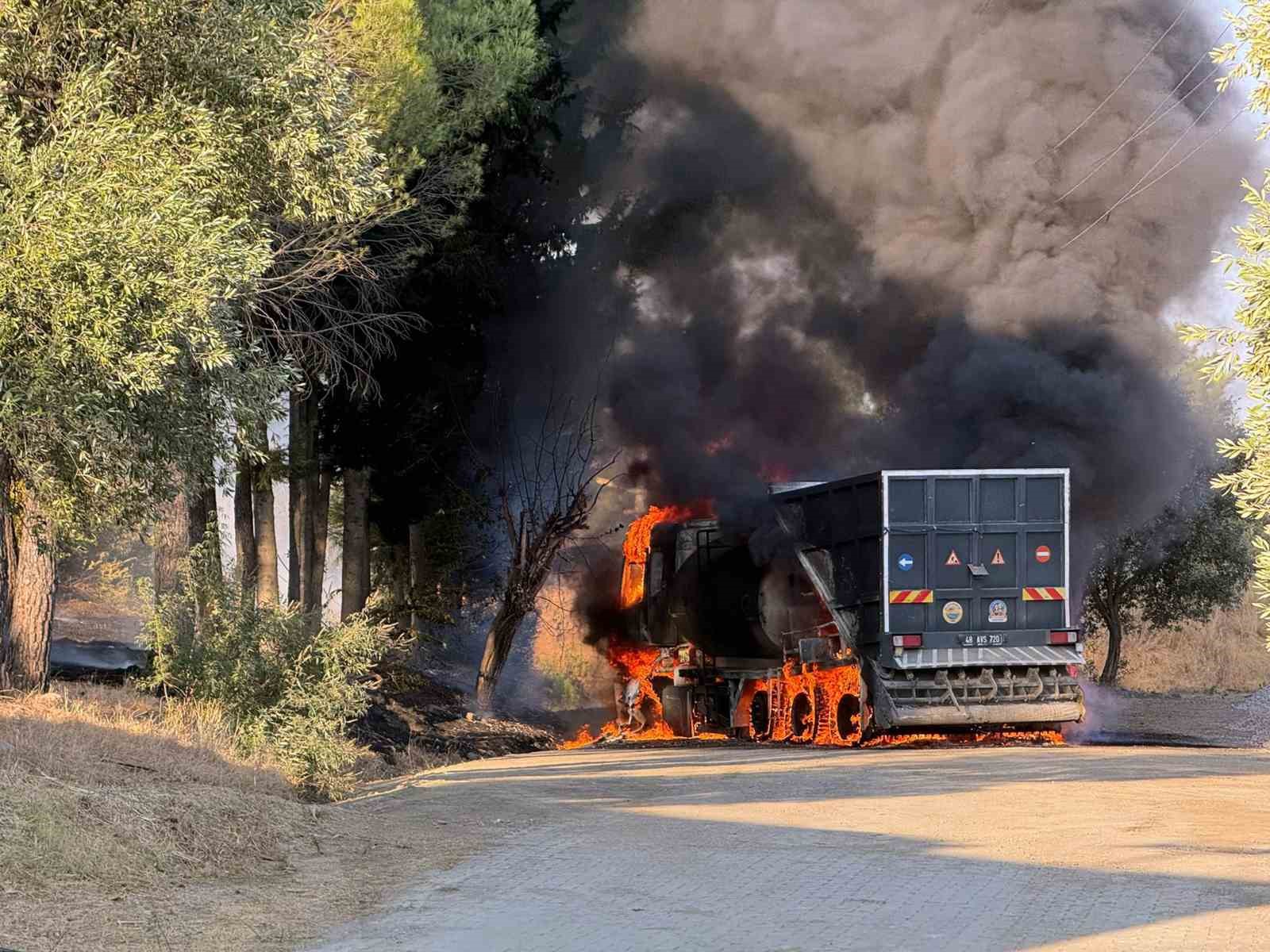 DALAMAN BELEDİYESİNE AİT ARAÇ ALEV ALEV YANDI