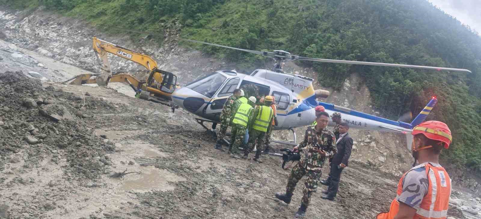 NEPAL’DEKİ SEL FELAKETİNDEN 10 GÜN SONRA HİDROELEKTRİK TÜNELİNDEN 2 İŞÇİ KURTARILDI