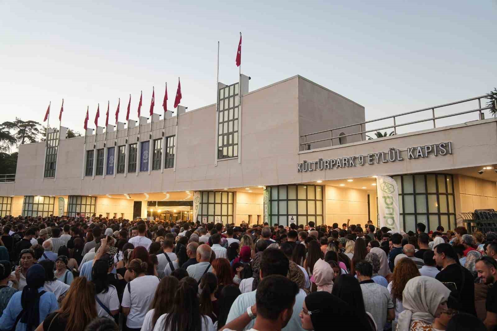 İEF’DE KAHKAHA VAR