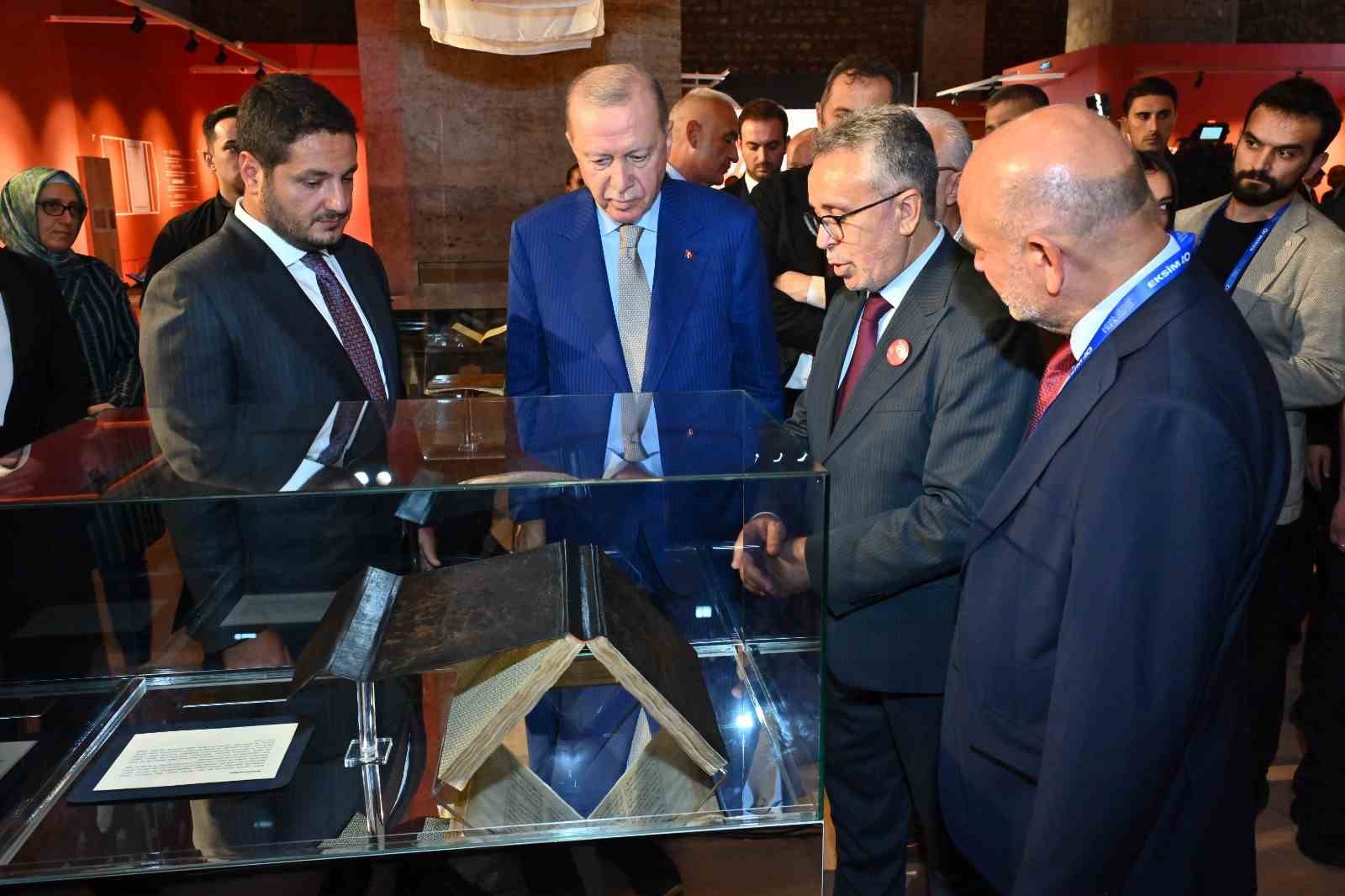 "KİTABA VEFA" SERGİSİ CUMHURBAŞKANI RECEP TAYYİP ERDOĞAN TARAFINDAN AÇILDI