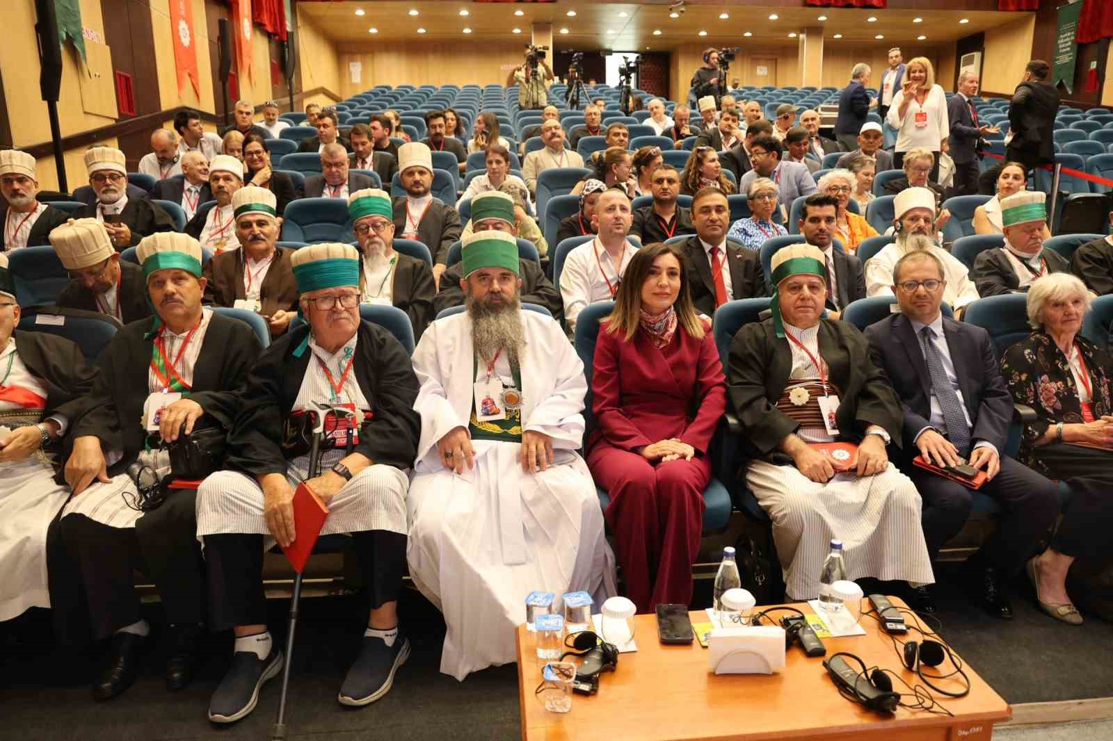 HACIBEKTAŞ’TA BEKTAŞİLİĞİN ANADOLU’DAN BALKANLAR’A UZANAN YOLCULUĞU ELE ALINDI