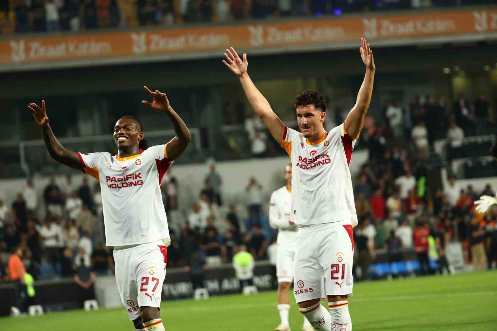GALATASARAY’DA MAÇ SONU ÜÇLÜSÜ RAFAEL LEAO VE DENİZ GÜL’DEN