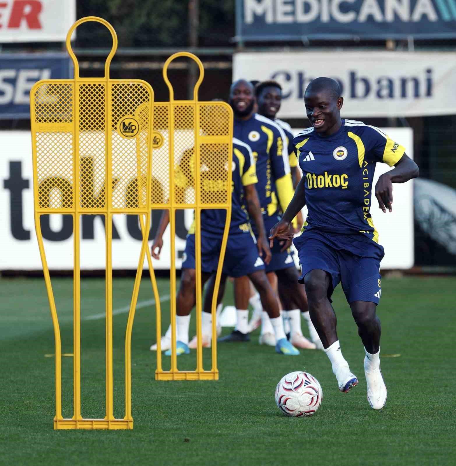 FENERBAHÇE, BEŞİKTAŞ MAÇI HAZIRLIKLARINI TAMAMLADI