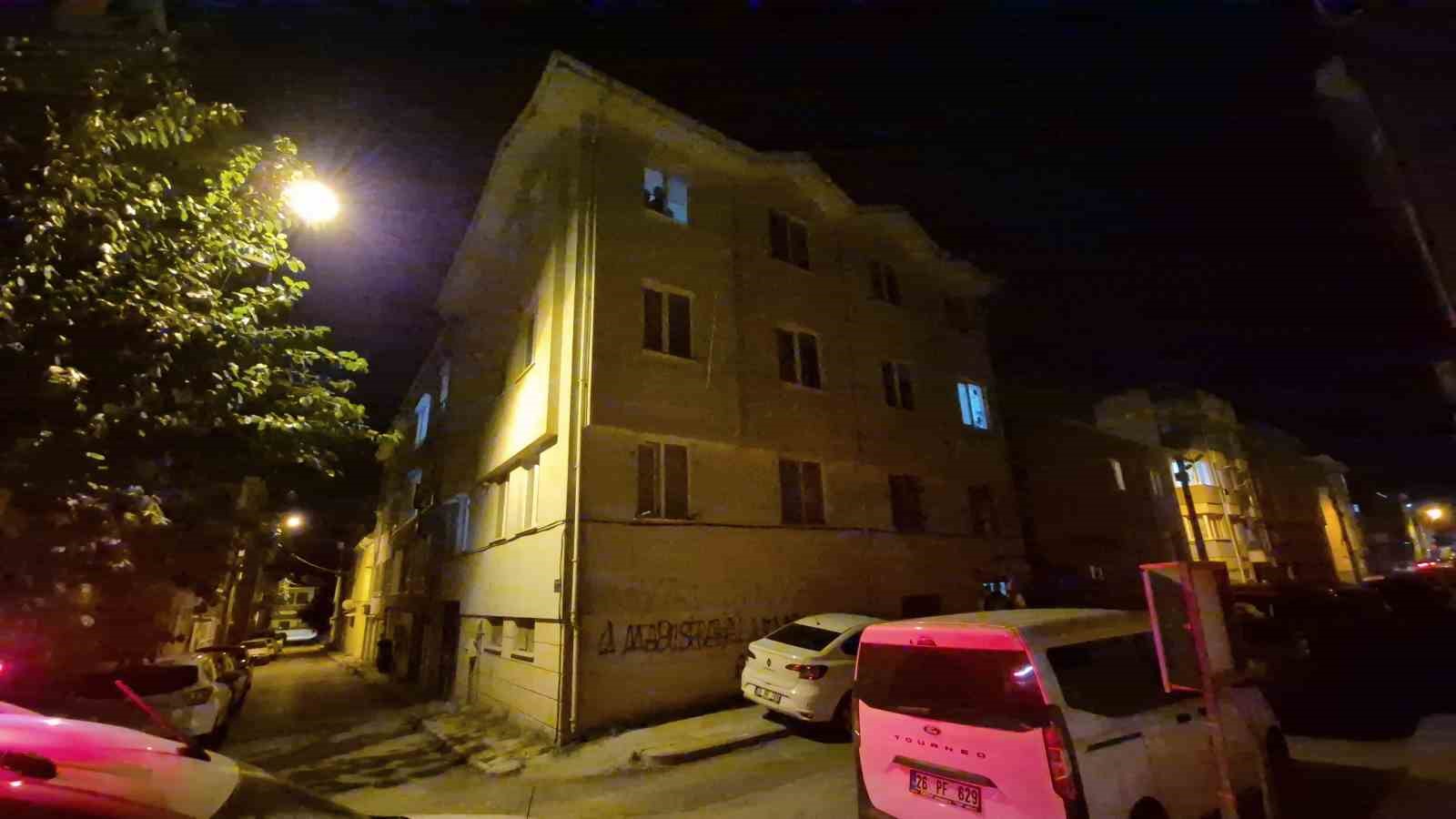 ESKİŞEHİR’DE 2’NCİ KATTAN DÜŞEN KİŞİ YARALANDI