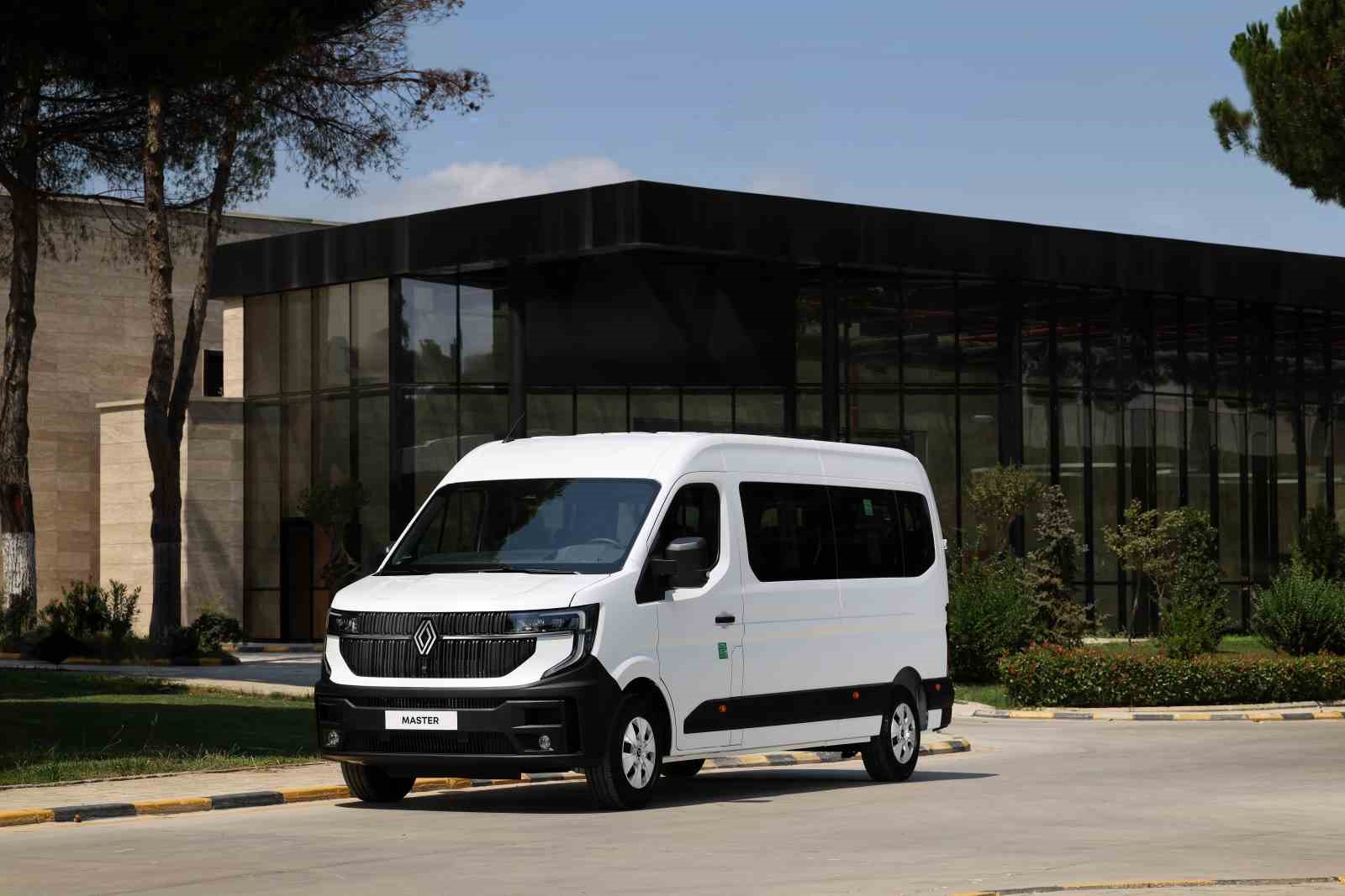 RENAULT MASTER, YENİLENEN MİNİBÜS VE AÇIK KASA KAMYONET MODELLERİNİ KULLANICILARA SUNDU